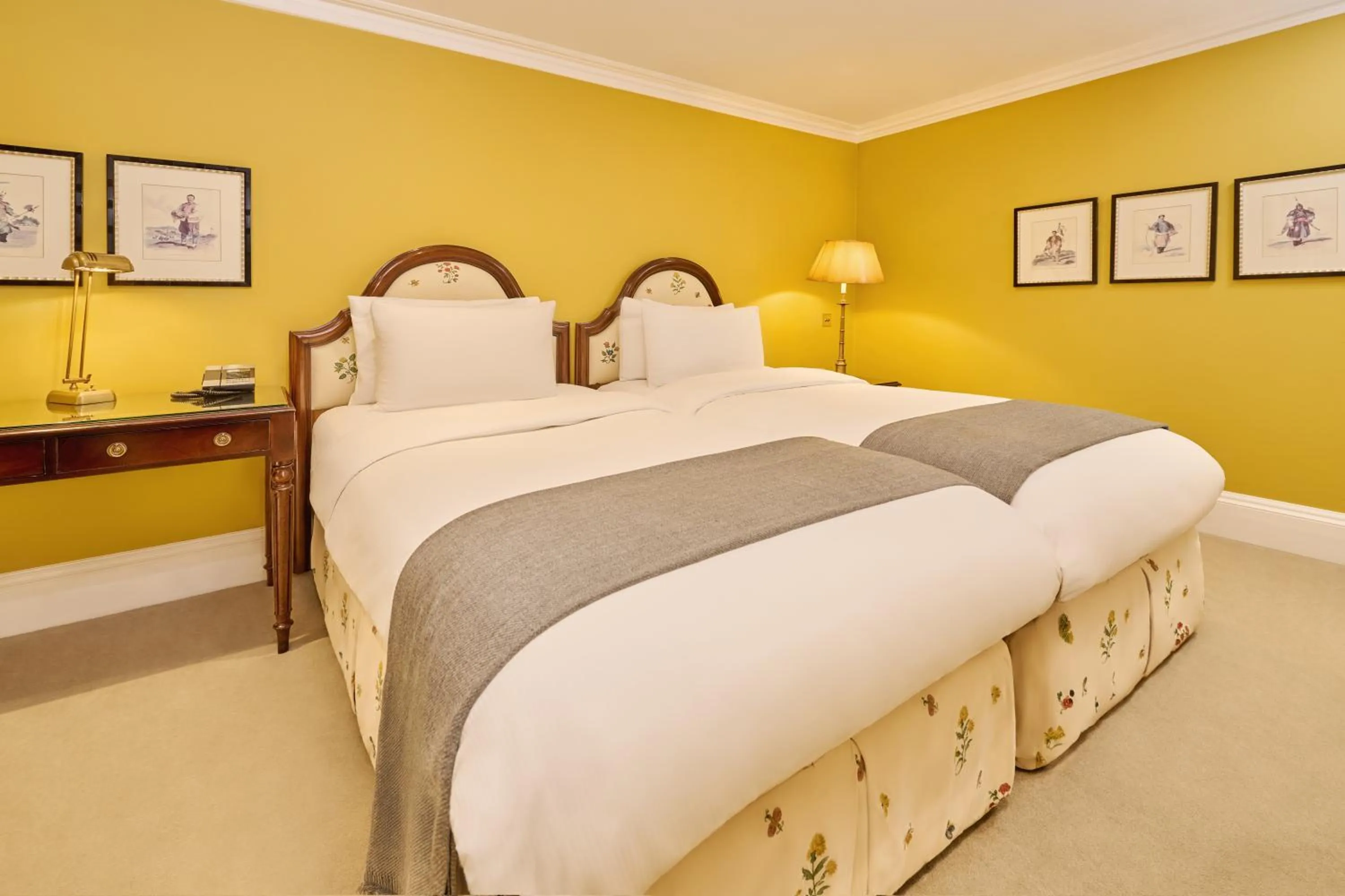 Deluxe Double Room in Roseate House London