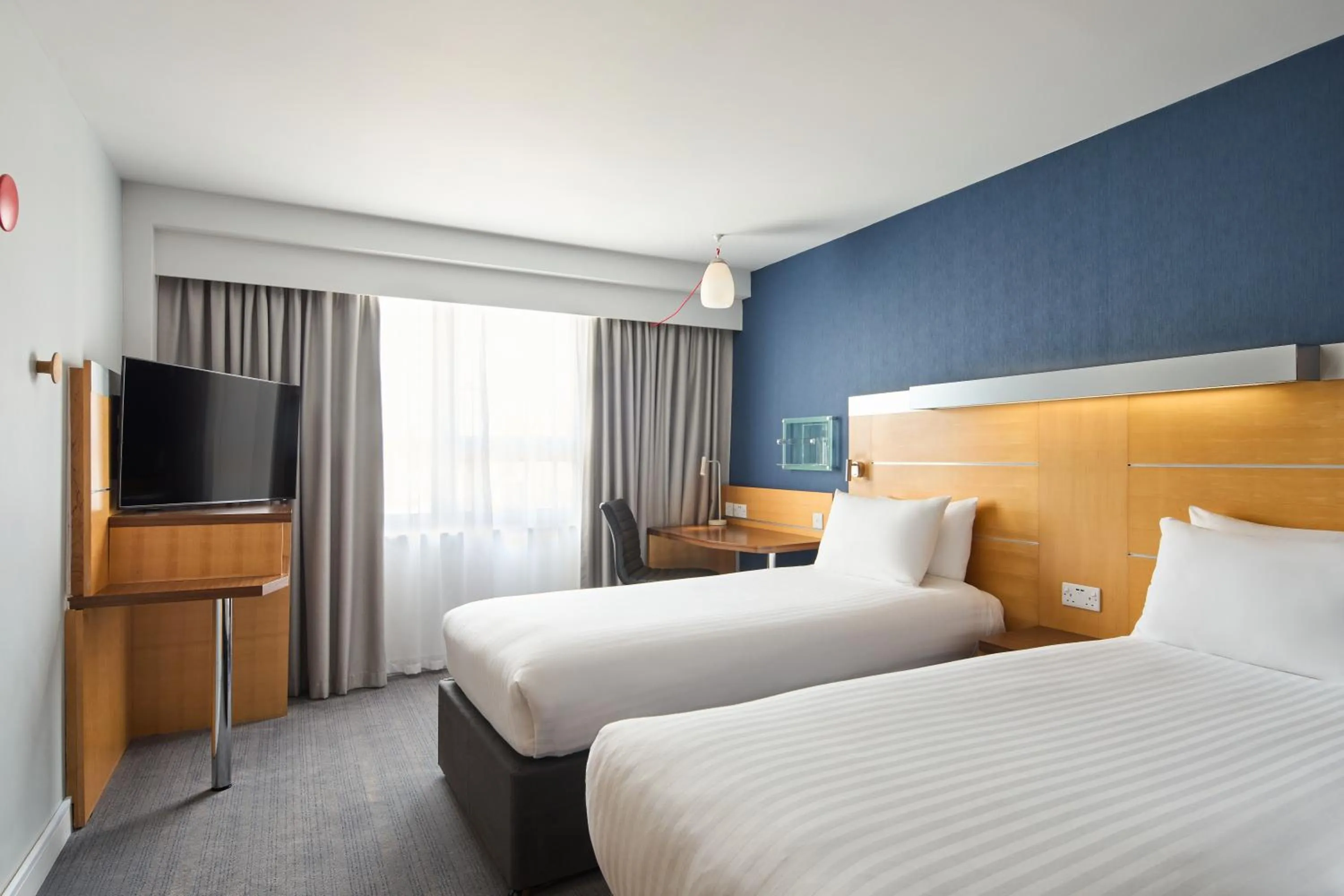 Standard Twin Room with Free Hot Breakfast in Holiday Inn Express London Limehouse by IHG