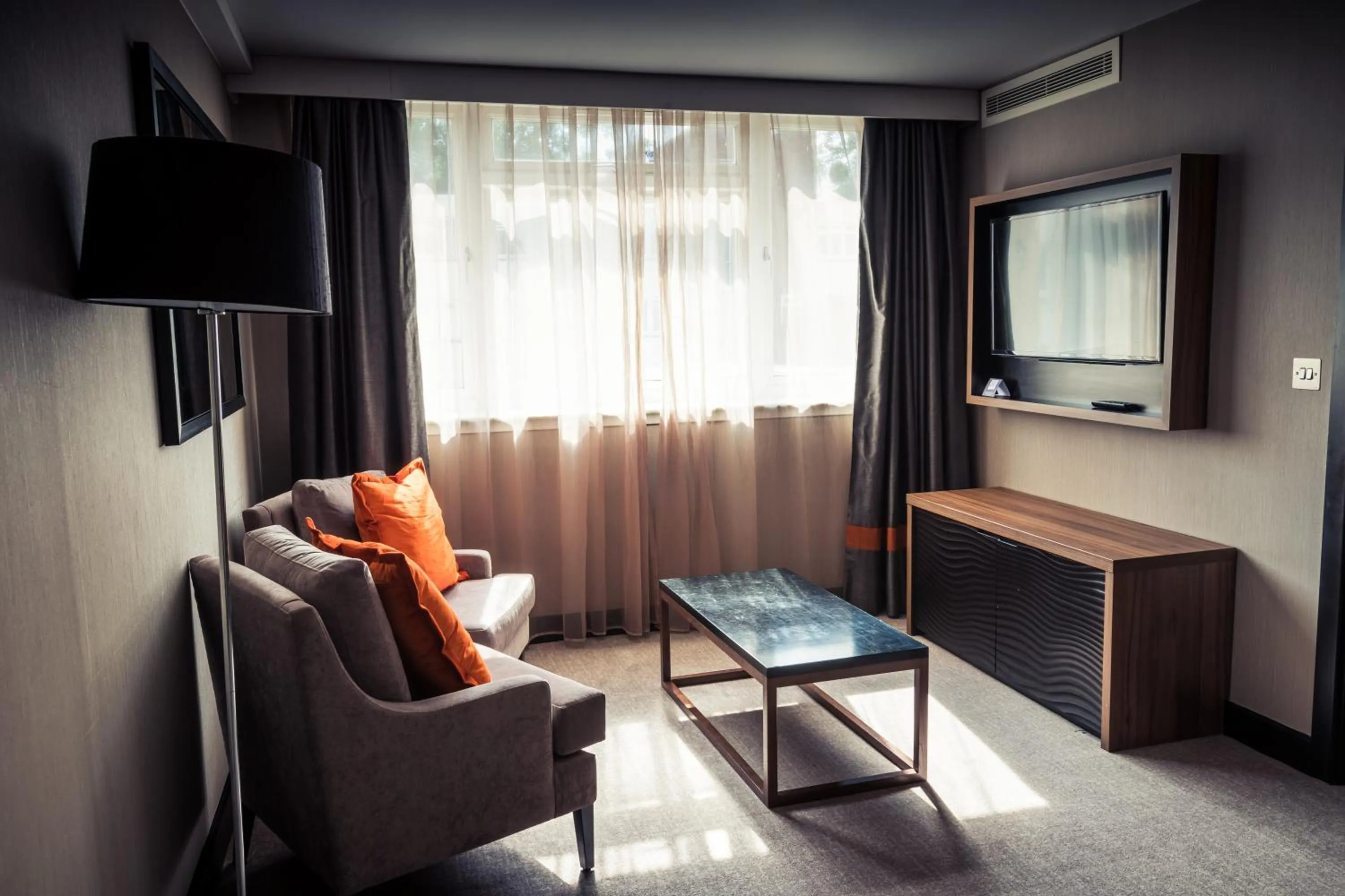 One-Bedroom Suite in Crowne Plaza Gerrards Cross by IHG