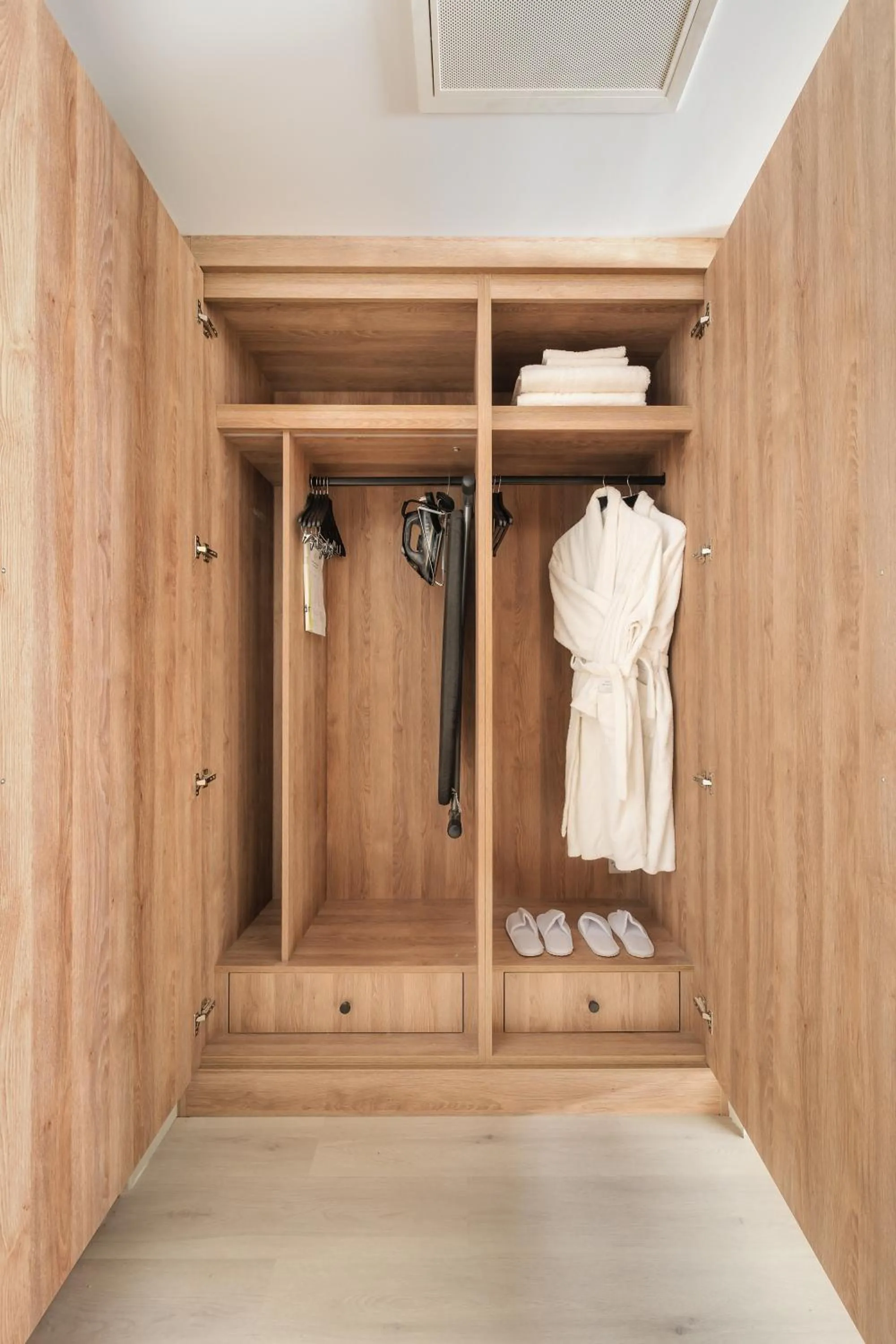 Standard King Room with Courtyard - Accessible in Crowne Plaza Gerrards Cross by IHG