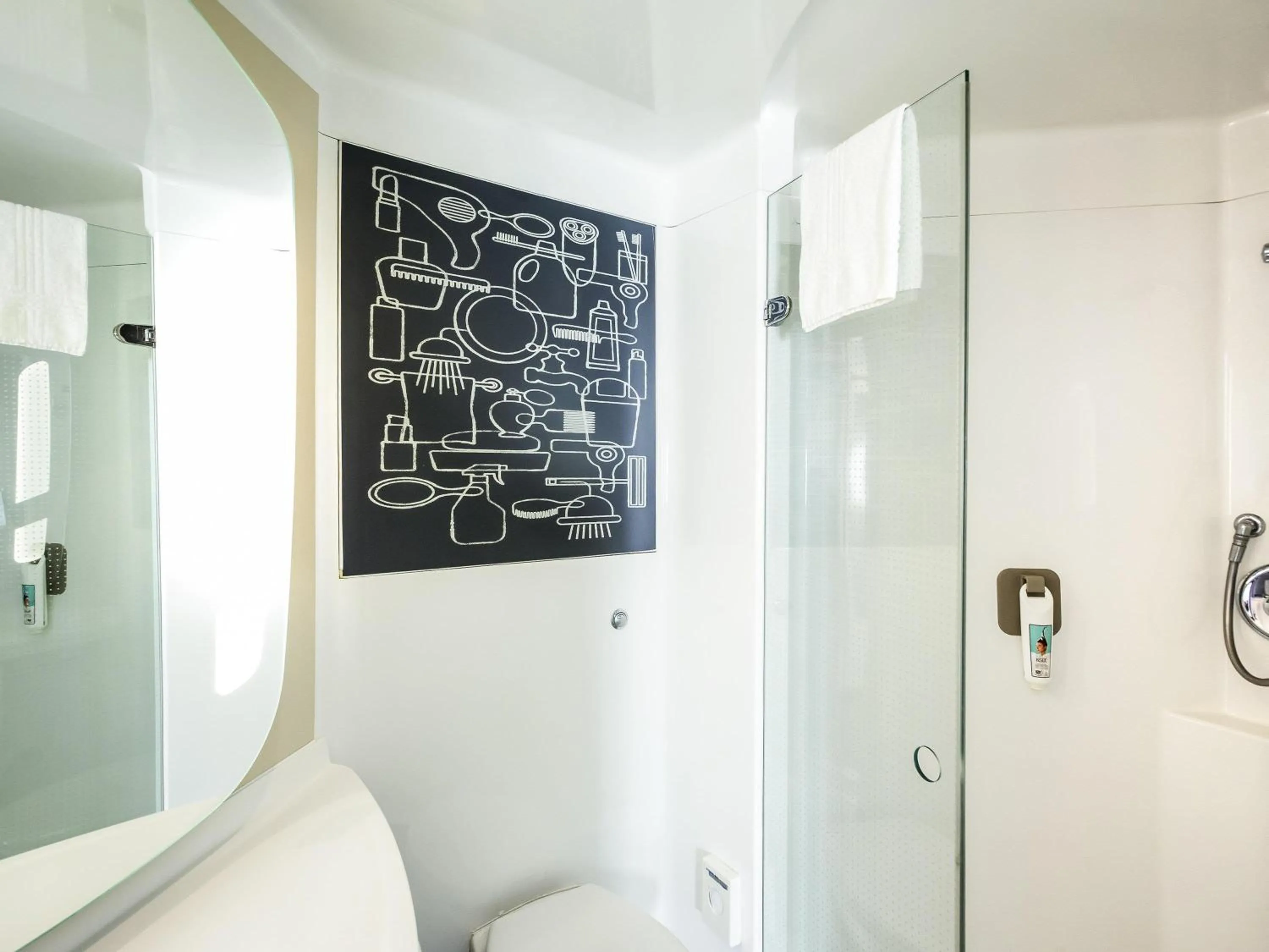 Twin Room with 2 beds in ibis London Excel-Docklands