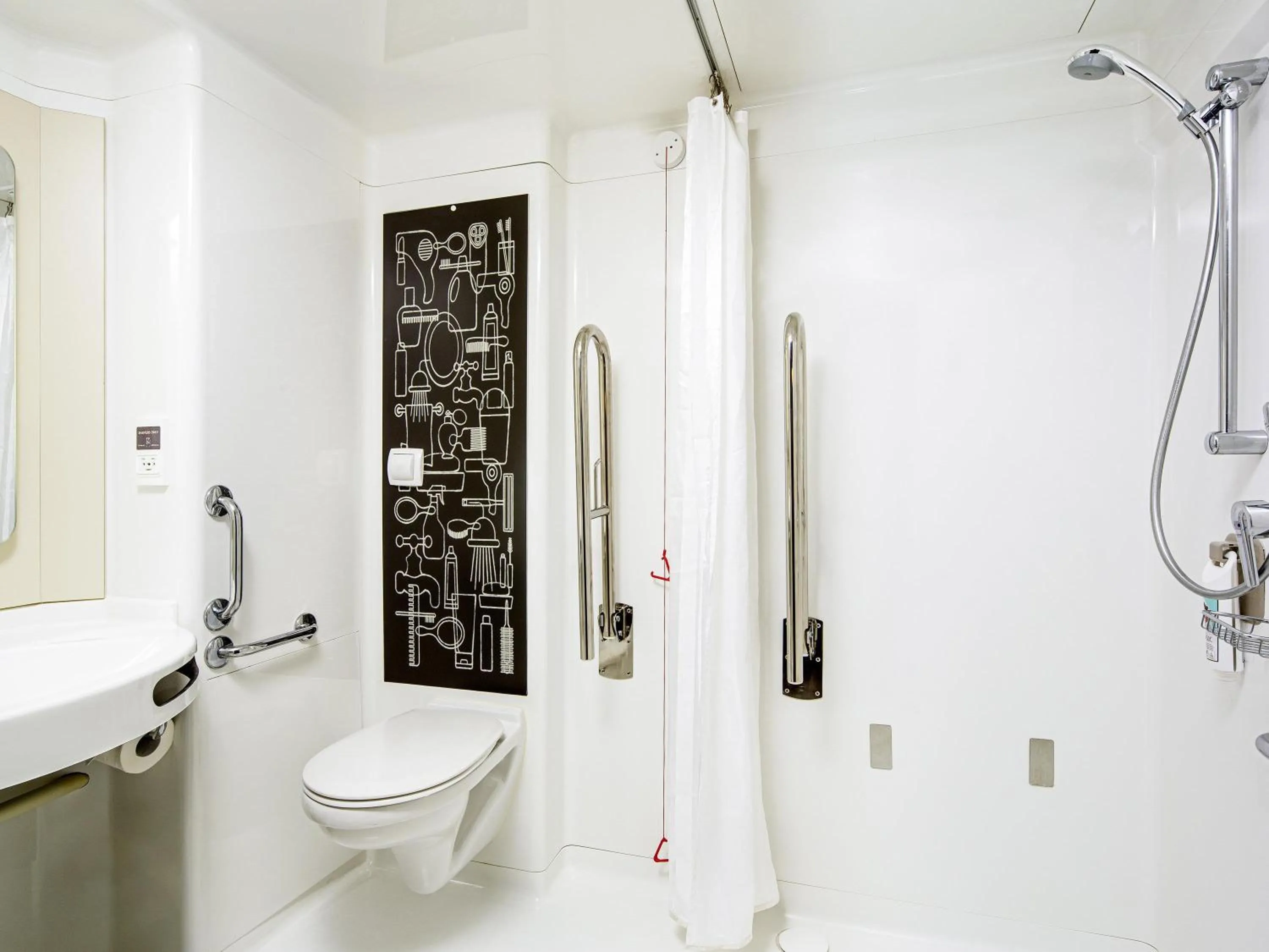 Accessible Twin Room in ibis London Excel-Docklands