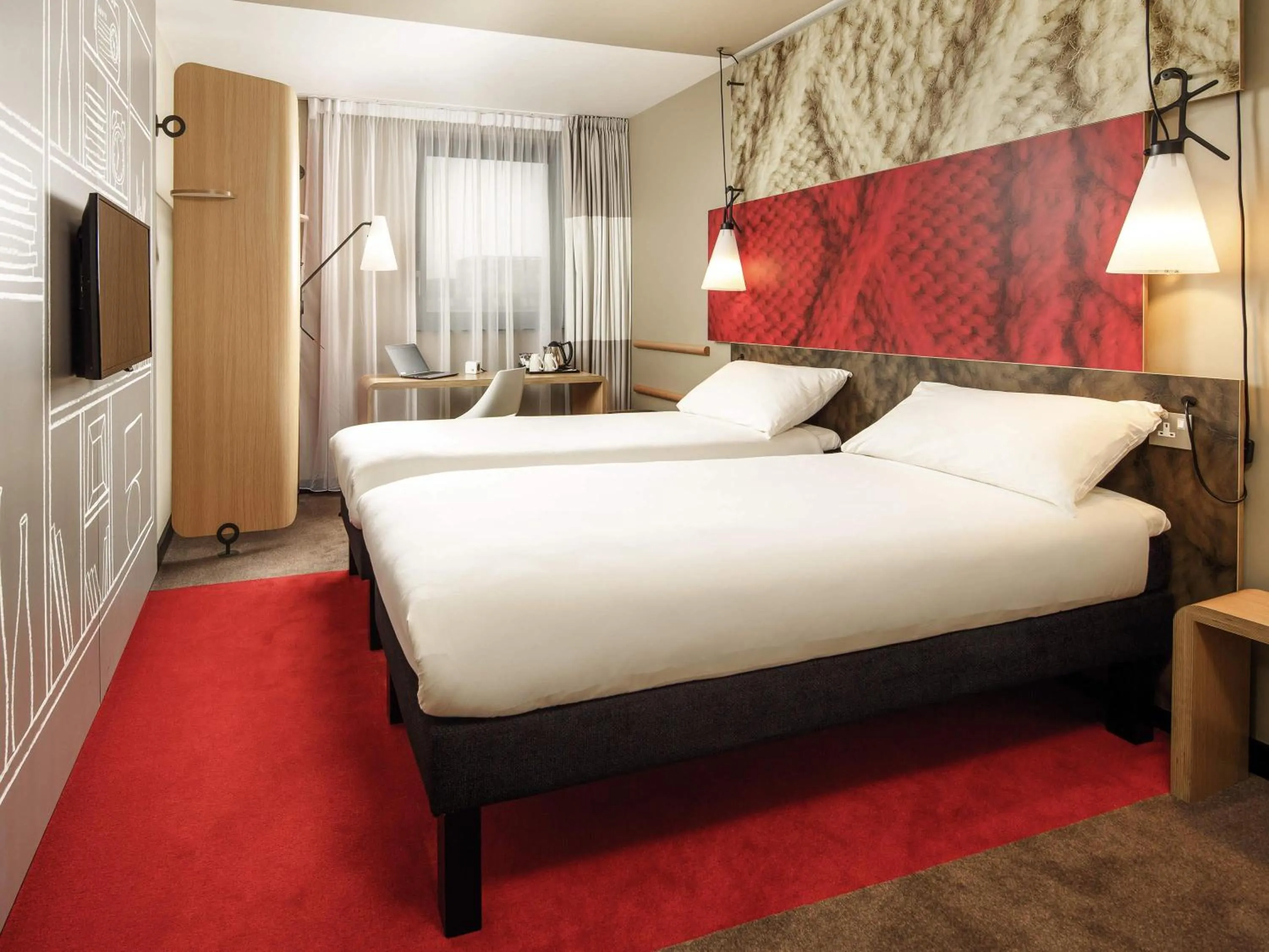 Twin Room in ibis London Excel-Docklands