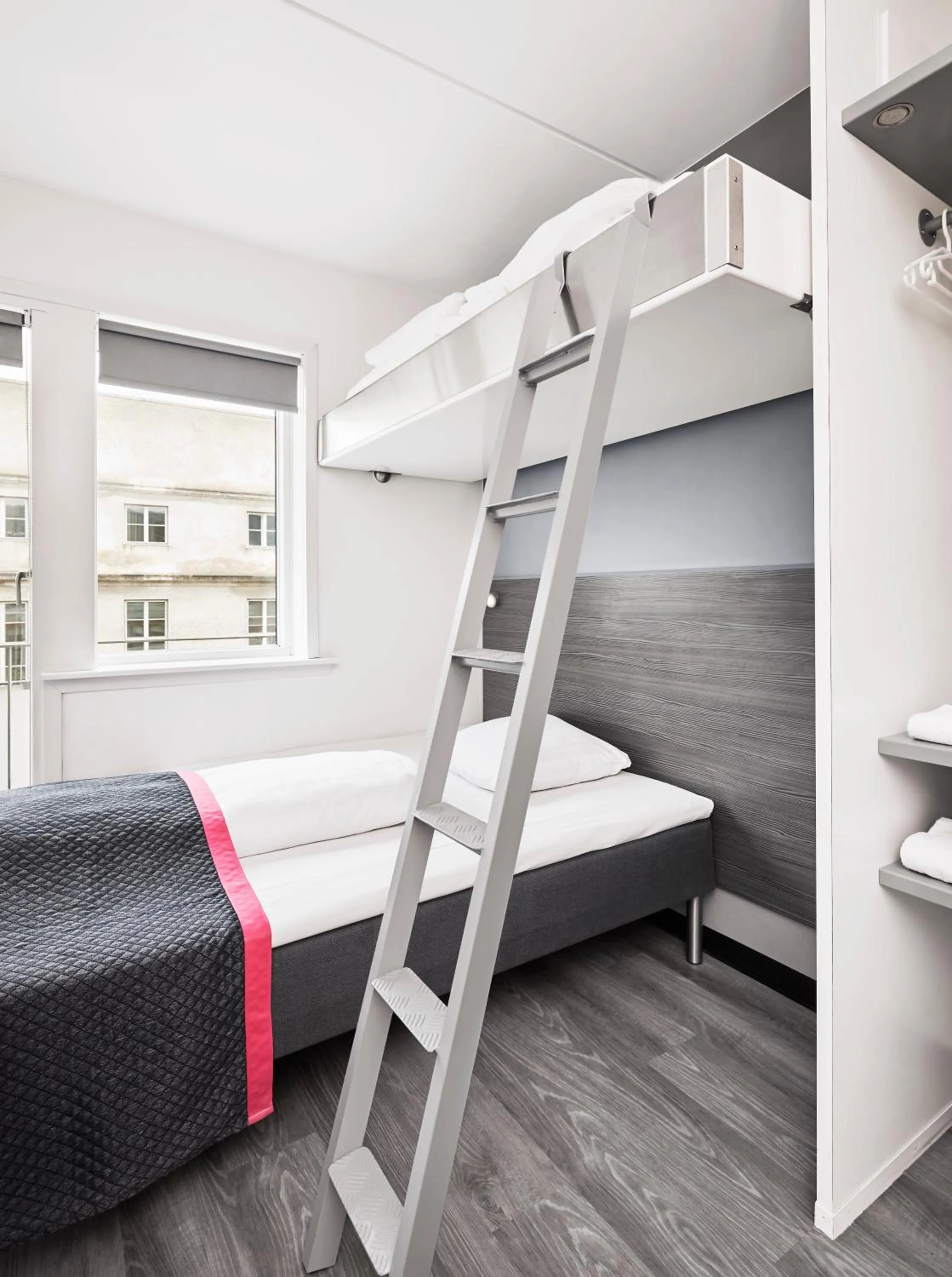 Standard Queen Room in Cabinn City