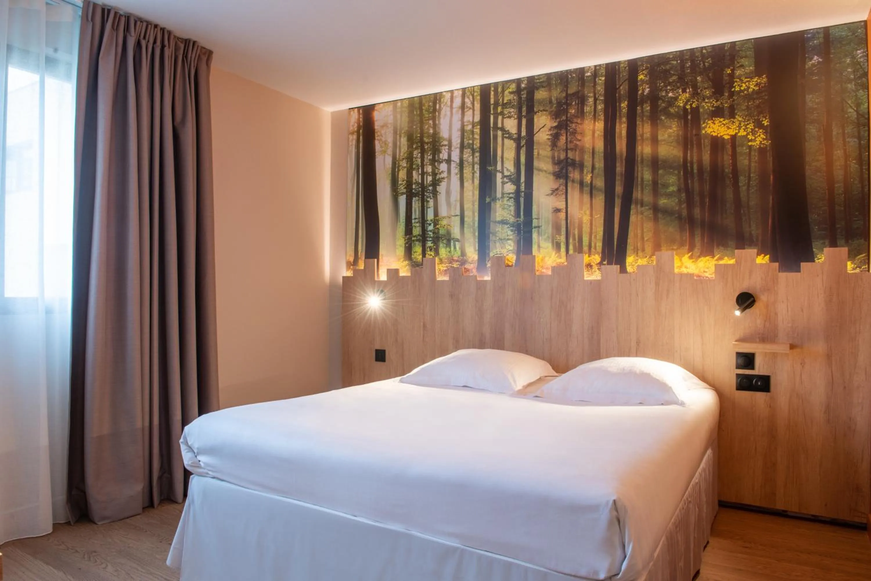  Interconnecting Tribu 4 people in The Originals City, Hôtel Alteora, Poitiers Site du Futuroscope