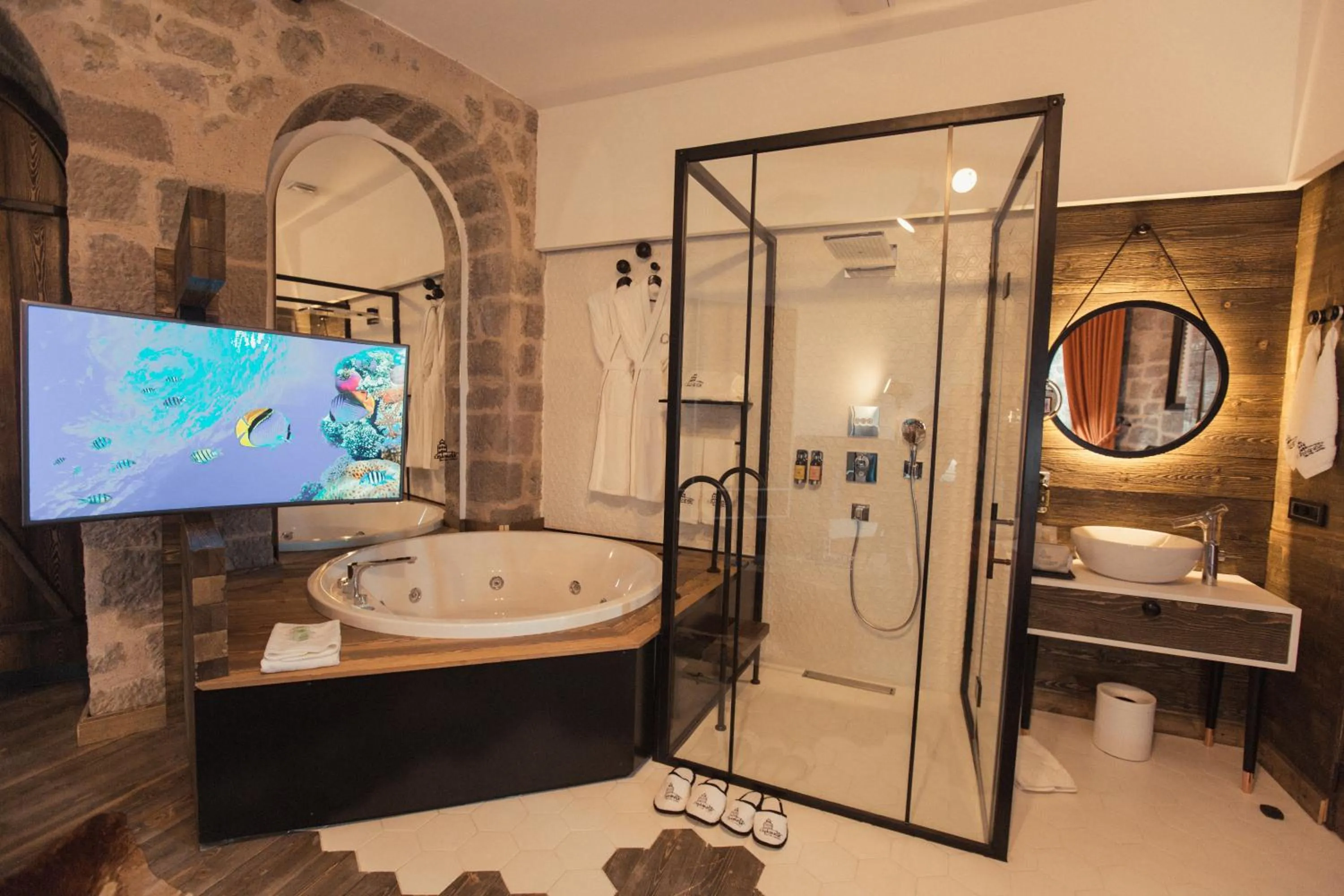 Deluxe queen Room with jacuzzi in Cephanelik Butik Hotel