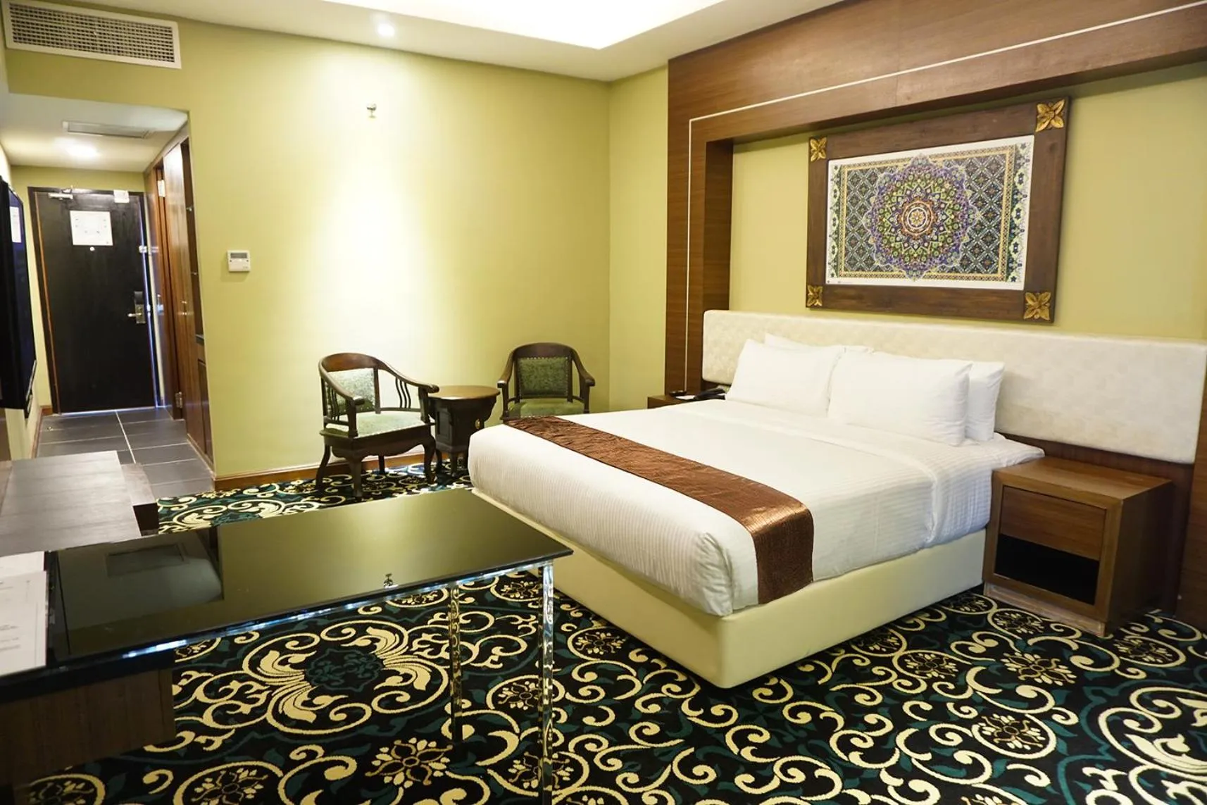 Deluxe King Room in Mudzaffar Hotel