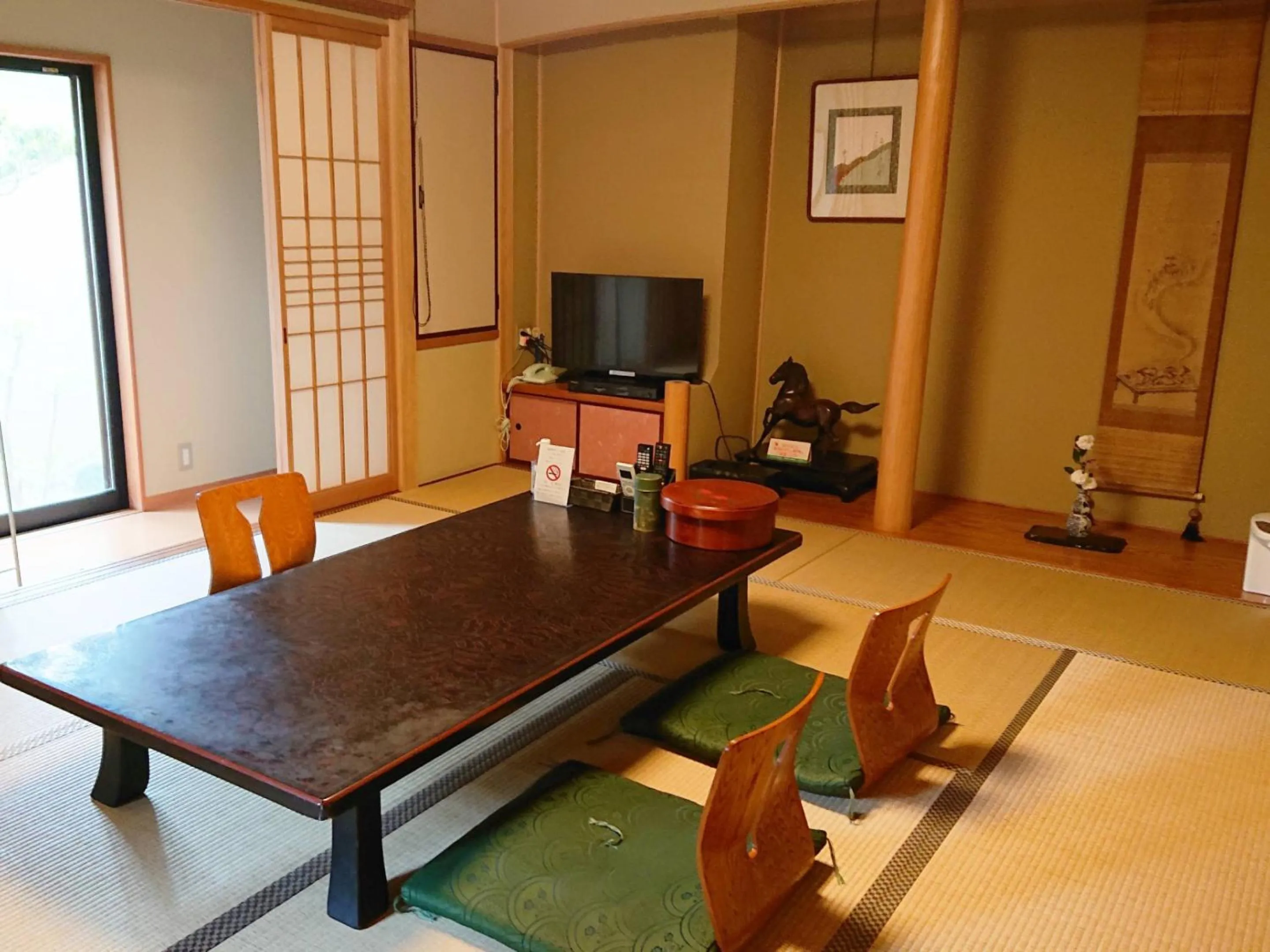 Family Room with Private Bathroom in Kagetsu Ryokan