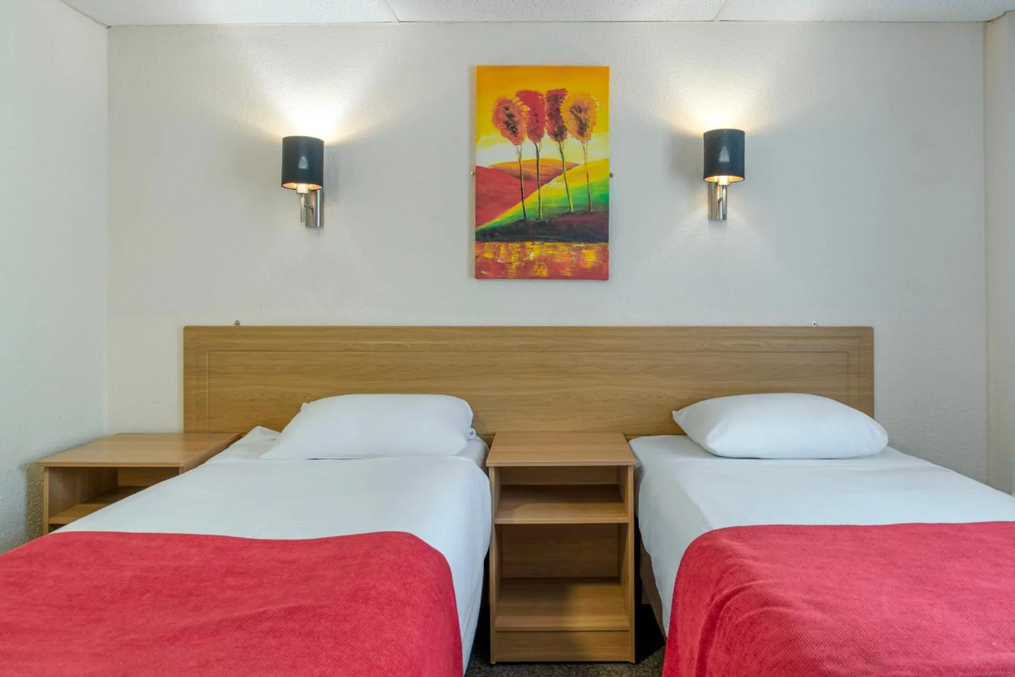 Standard Twin Room in The Grand Burstin Hotel