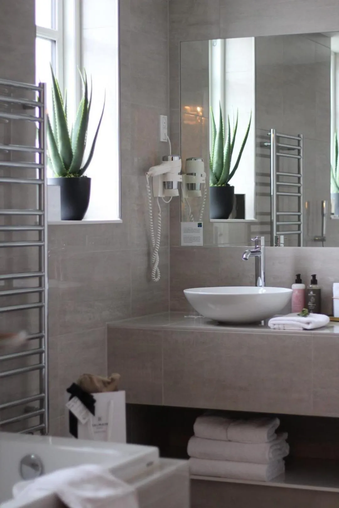 King Suite in Best Western Hotel Hebron