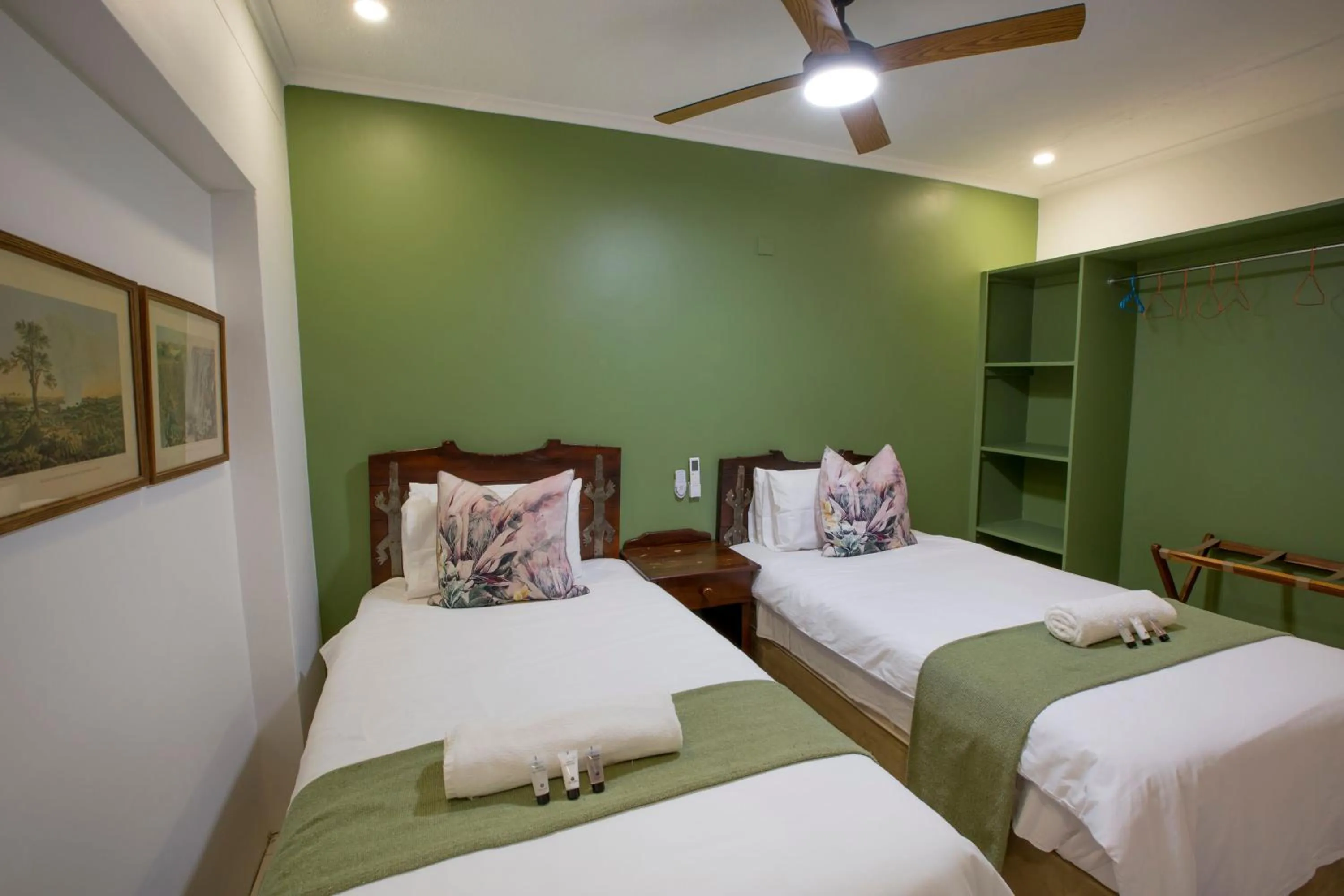 Twin Room with Shower in Livingstone Lodge