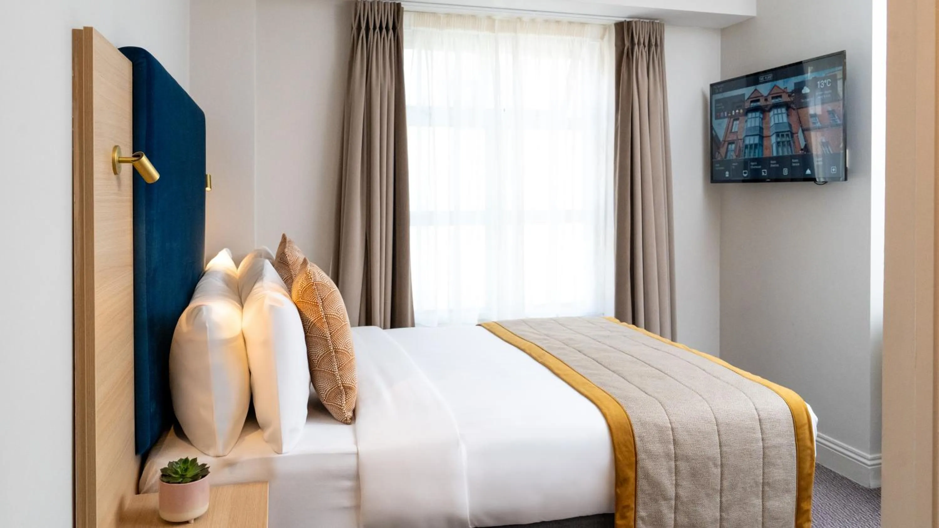 Small Double Room in The Fleet