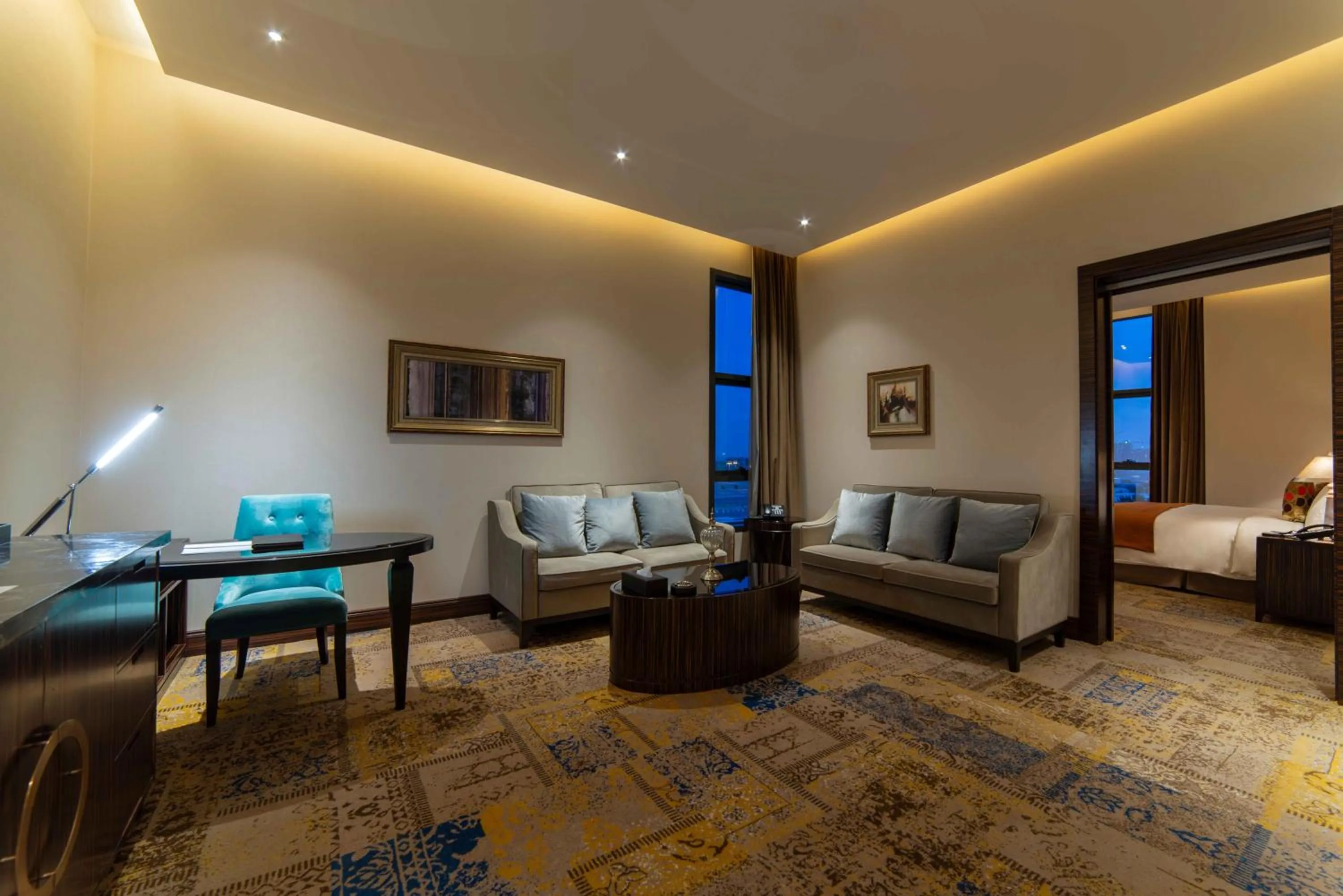 Business Suite in Warwick Al Khobar