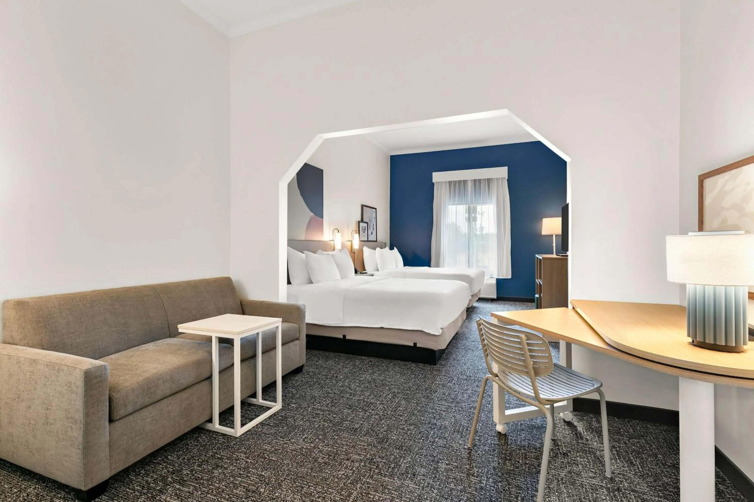 Queen Suite with Two Queen Beds in Country Inn & Suites by Radisson, Commerce, GA Near SK Battery Plant