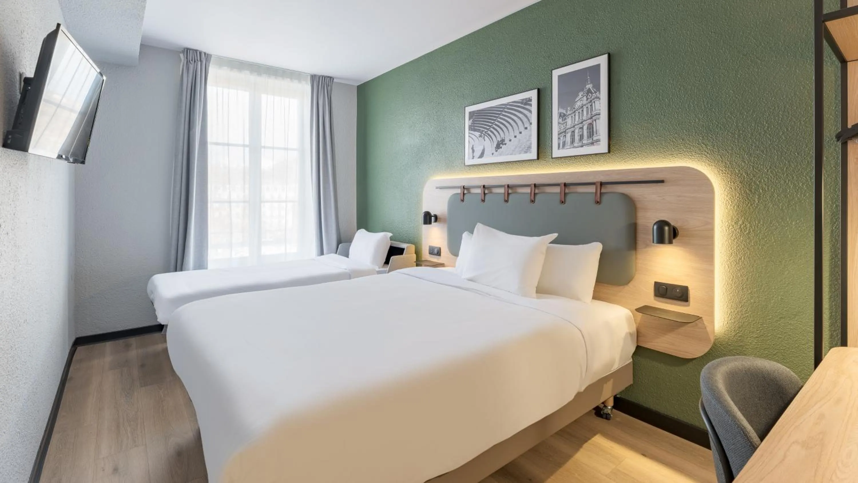 Standard Queen Room with One Sofa Bed in Campanile PRIME - Lyon Centre - Gare Perrache