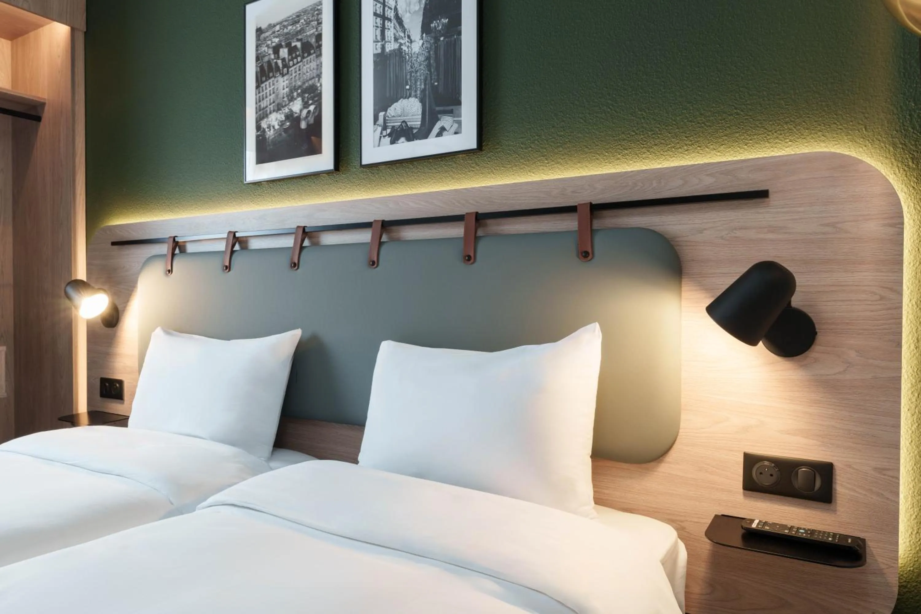 Two Connecting Standard Room with One Queen Bed and Two Single Beds in Campanile Lyon Centre - Gare Perrache - Confluence