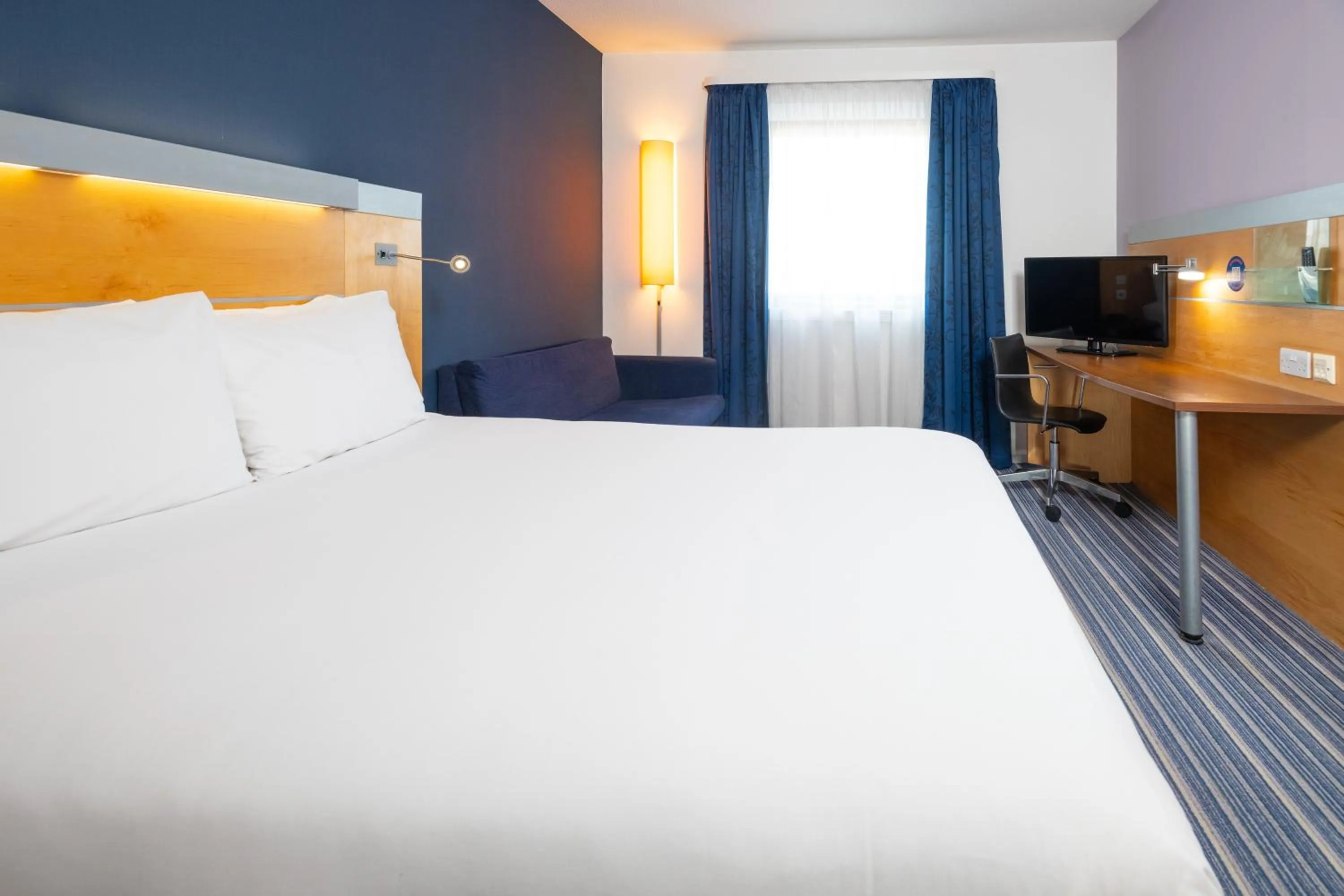 Standard Room with Free Hot Breakfast in Holiday Inn Express Bedford by IHG