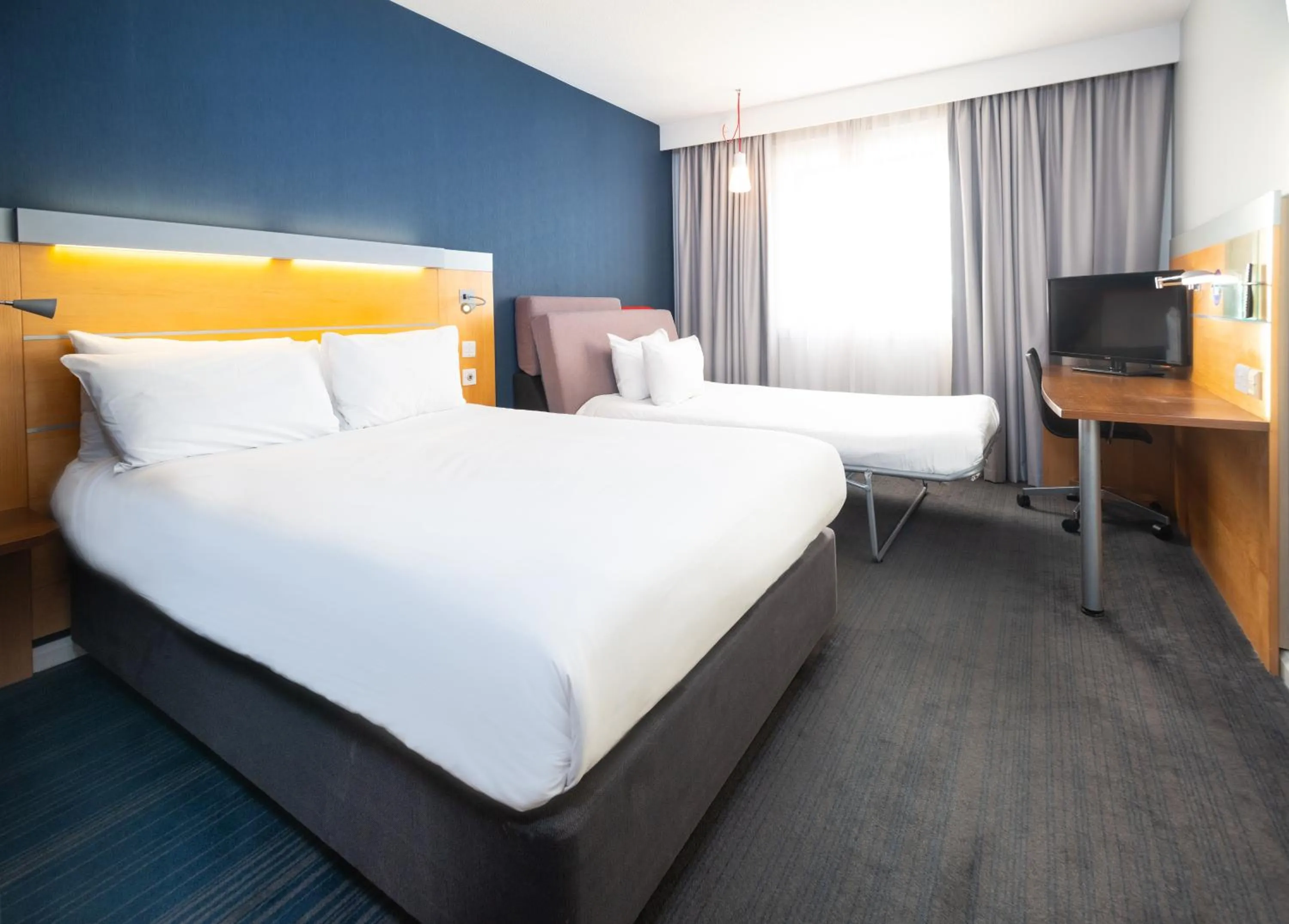 Standard Double Room with Sofa Bed and Free Hot Breakfast in Holiday Inn Express Bedford by IHG