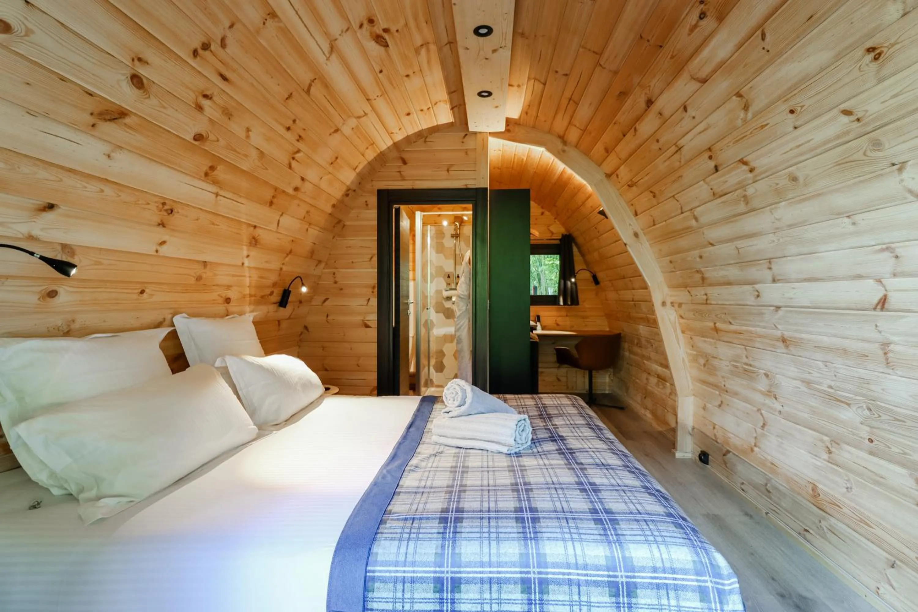 Queen Room with Garden View in Hôtel Les Jardins de Deauville