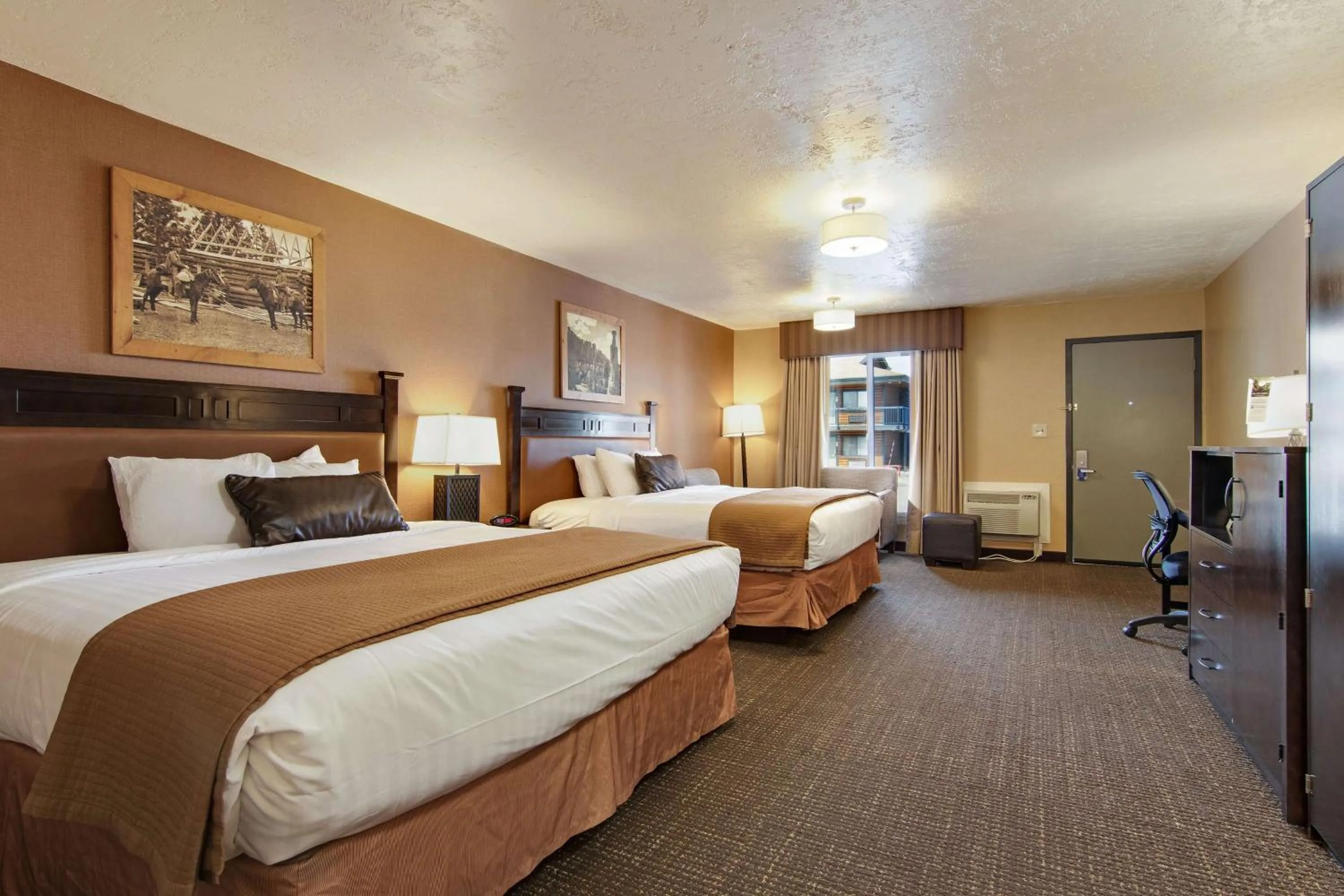 King Room with Two King Beds - Non-Smoking in Best Western PLUS Ruby's Inn