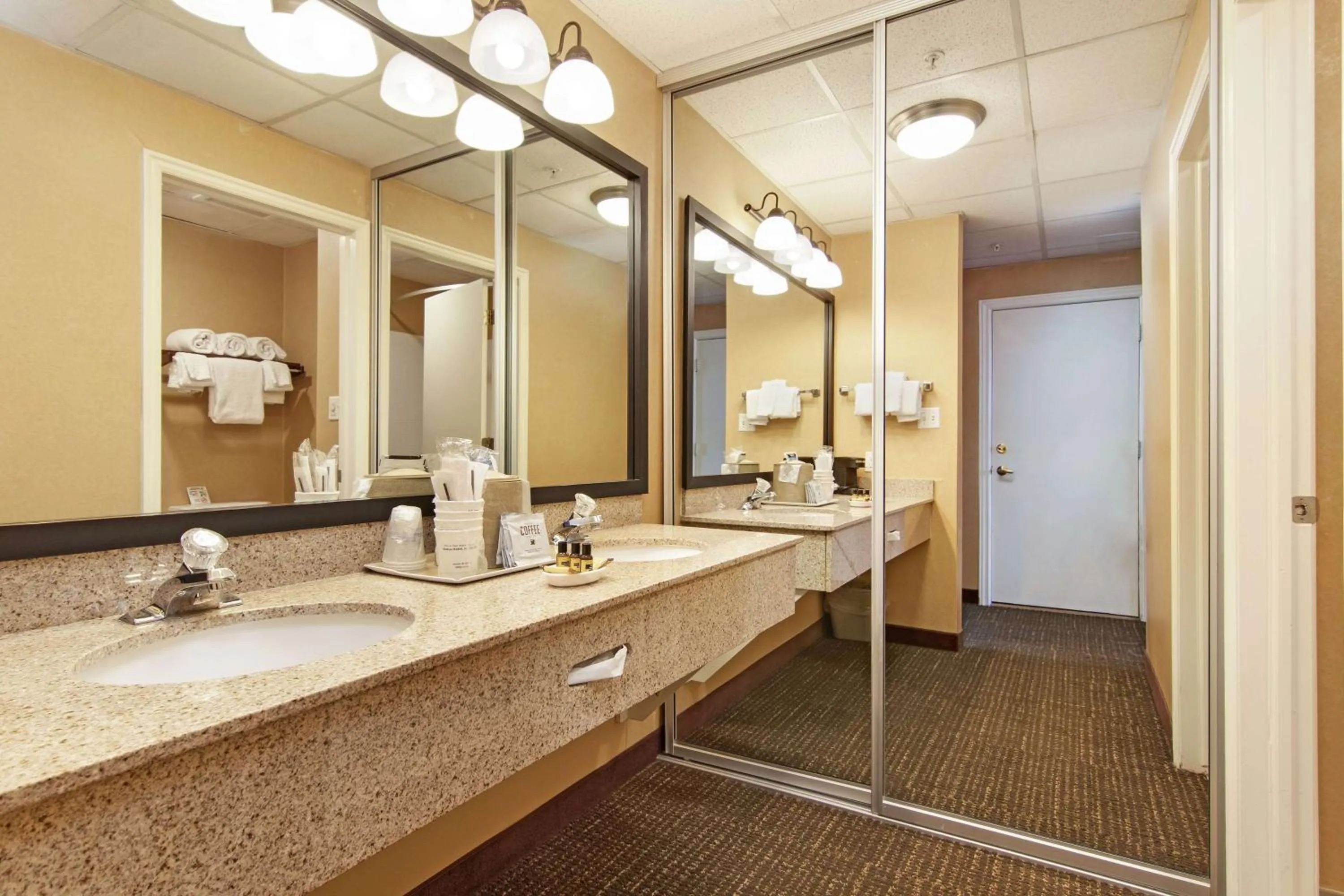 Deluxe Queen Room with Two Queen Beds - Disability Access in Best Western PLUS Ruby's Inn