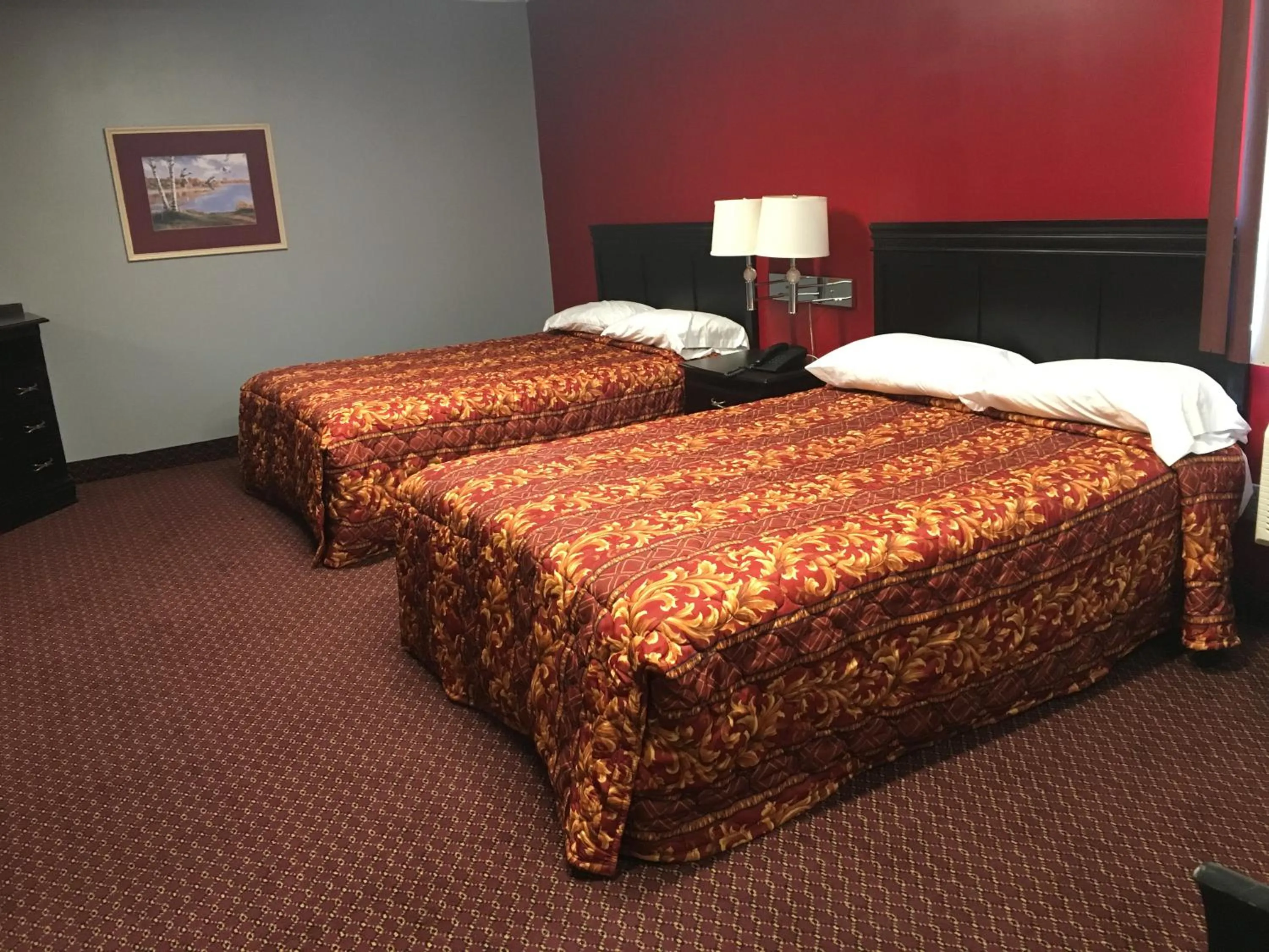 Queen Room with Two Queen Beds - Smoking in Journeys End Motel