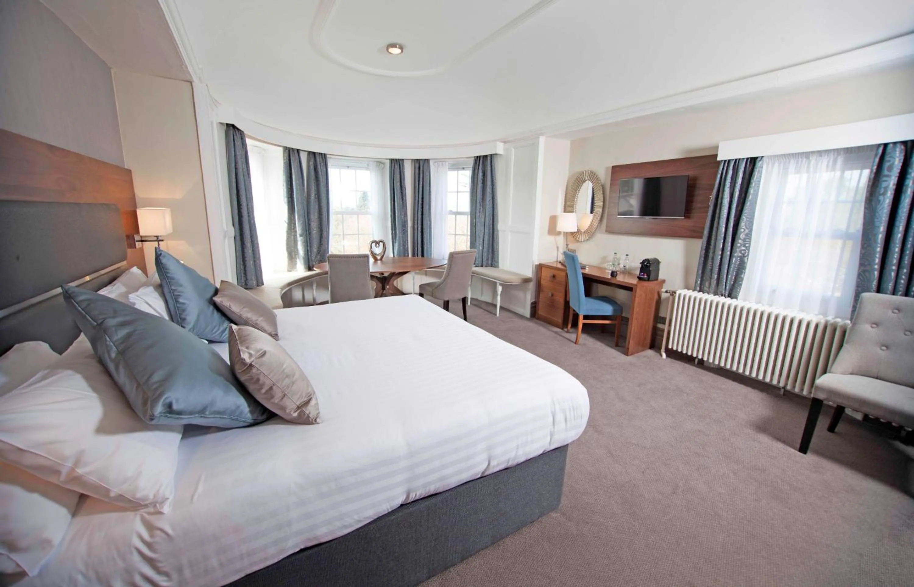 King Suite in Best Western Chilworth Manor Hotel