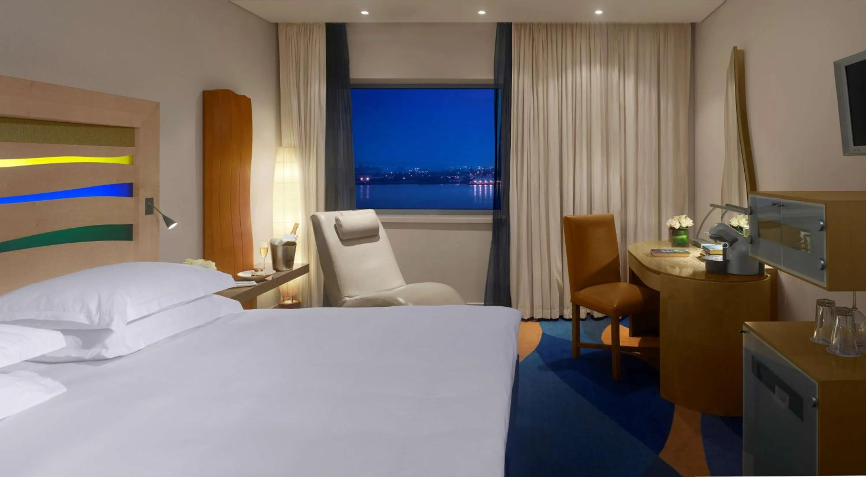 Premium Room with River View in Radisson Blu Hotel, Liverpool