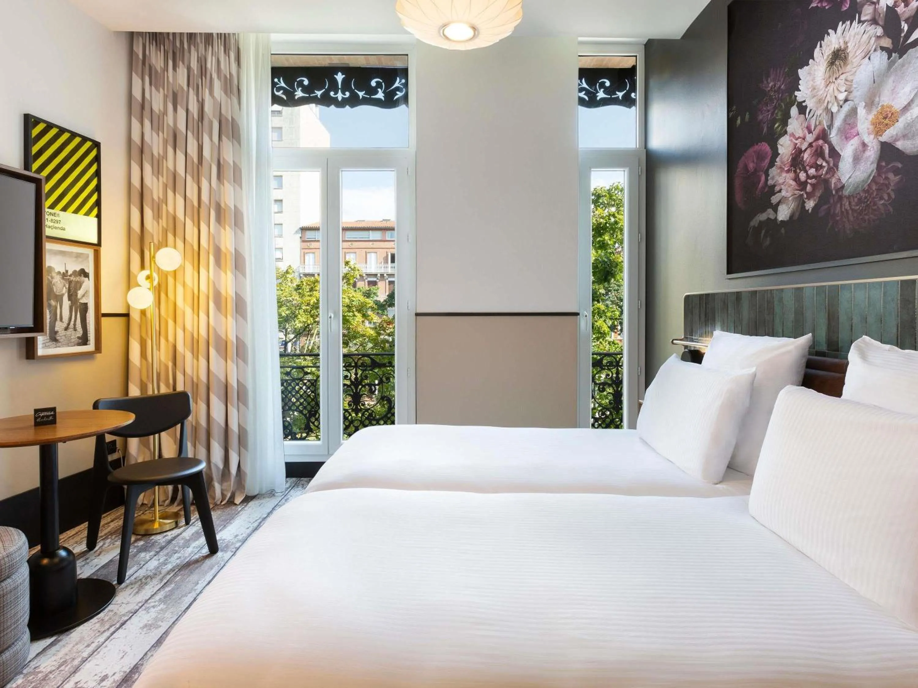 Classic Room With Two Single Beds in Hotel Les Capitouls Toulouse Centre - Handwritten Collection