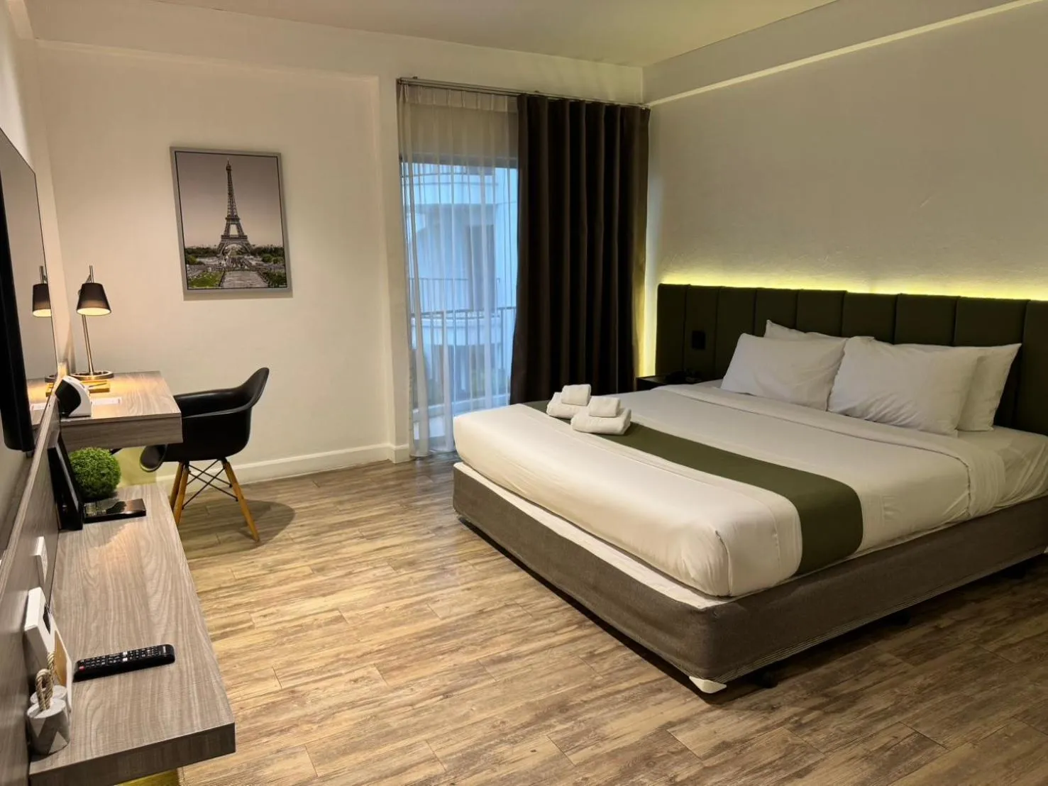 Deluxe Double Room with Balcony in Mittapan Hotel