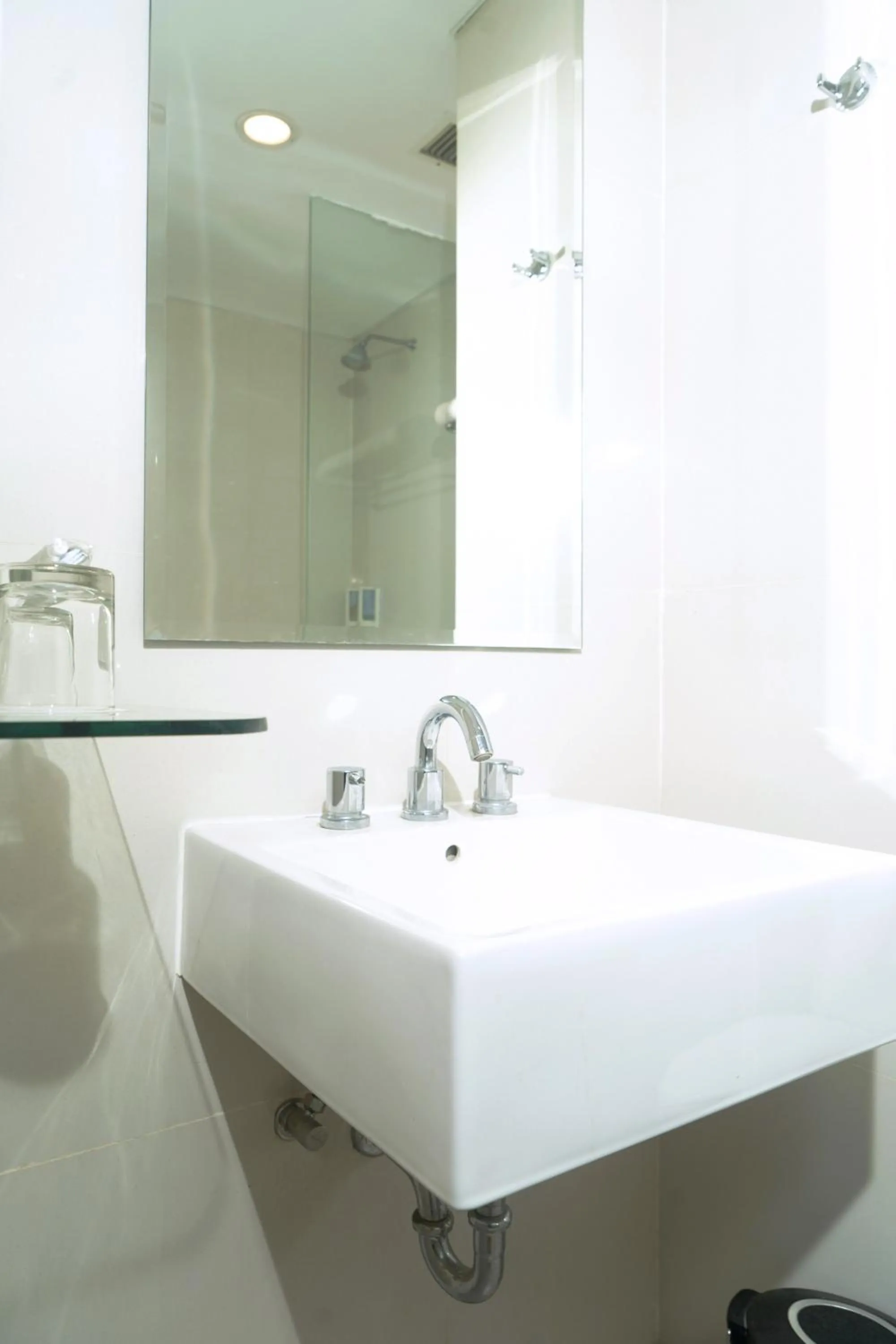 Standard Twin Room in Lynn Hotel Serang