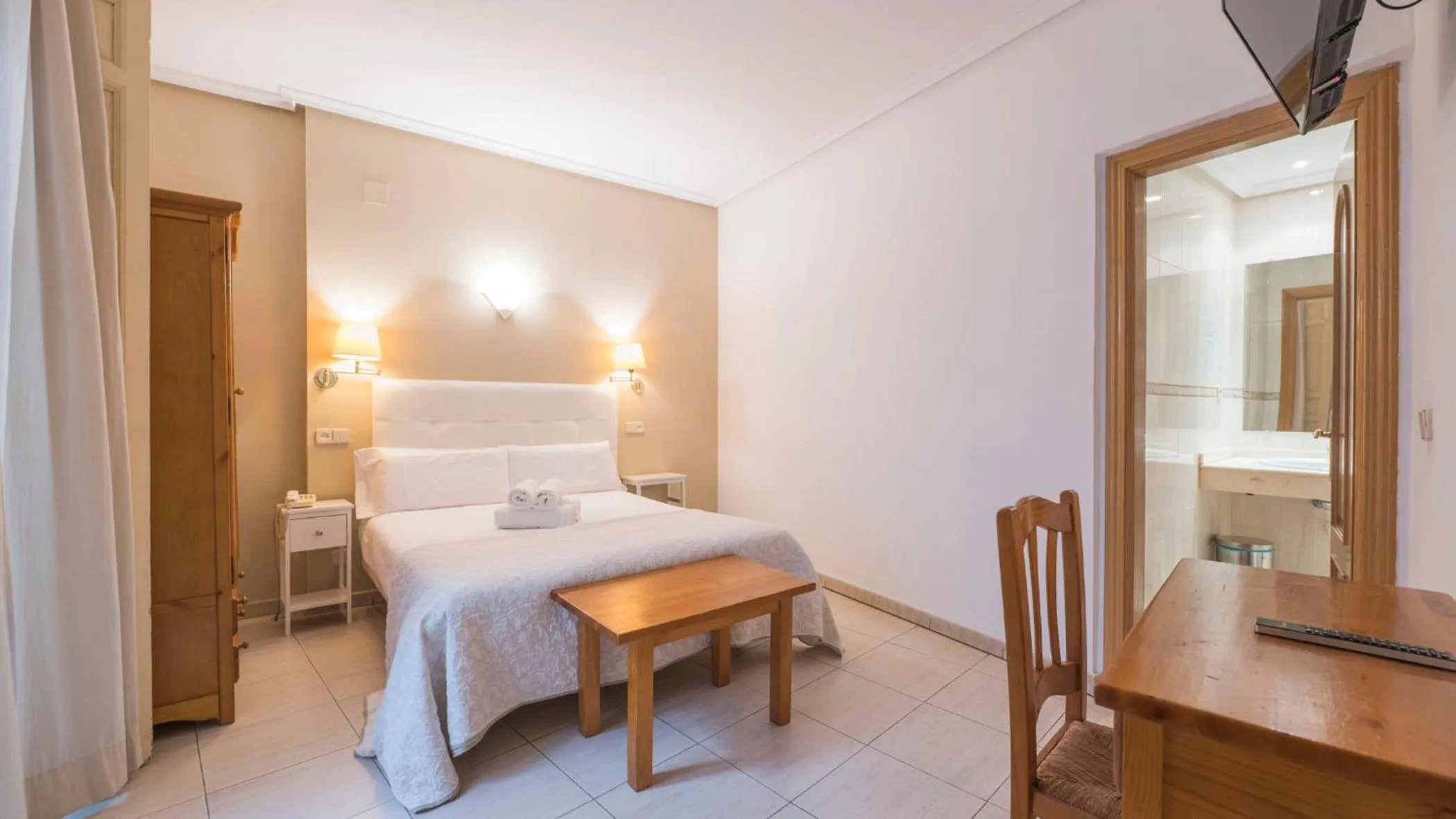 Double or Twin Room in Hostal Centro
