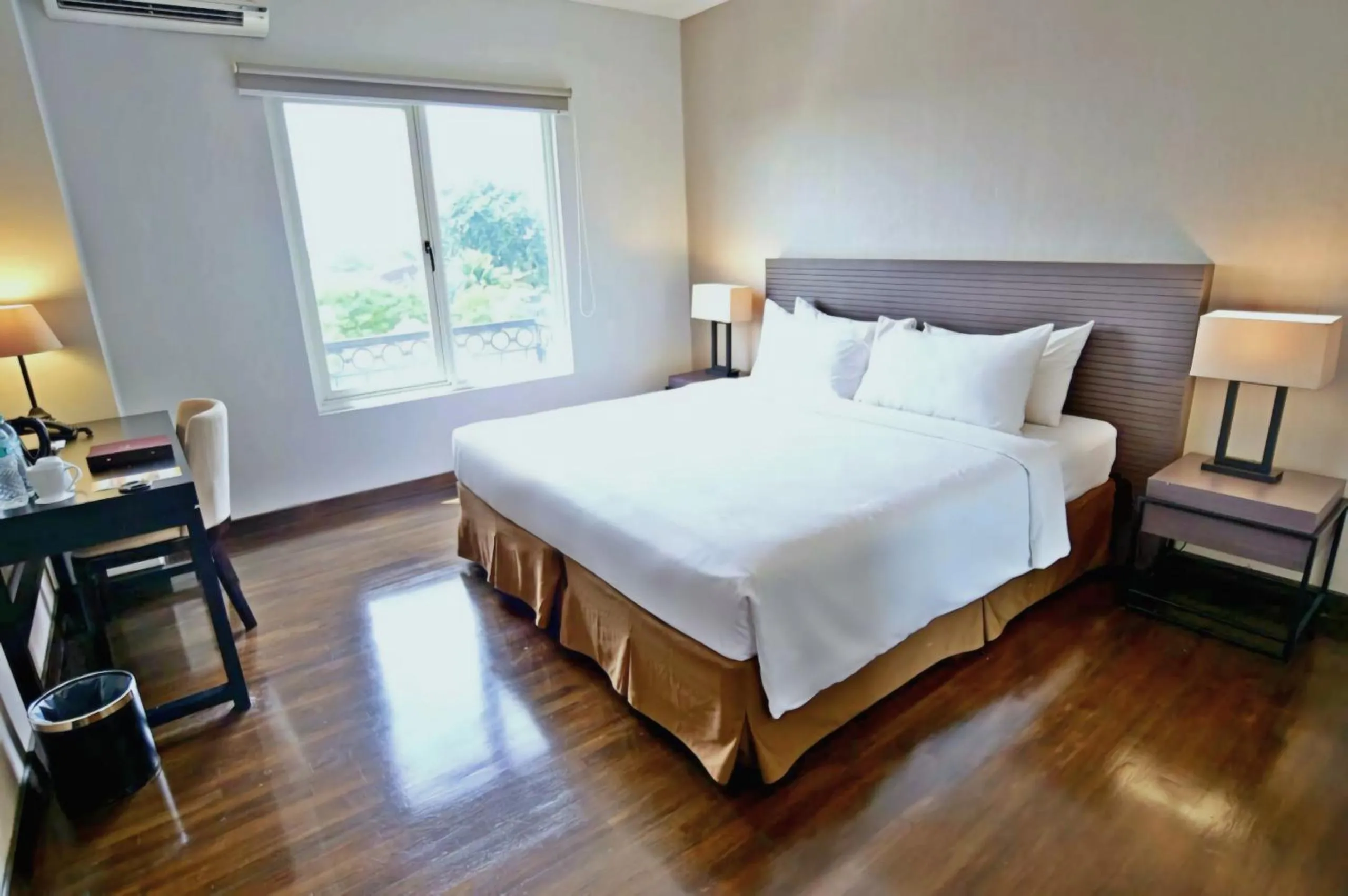 Deluxe Double Room in Samala Hotel Jakarta Cengkareng