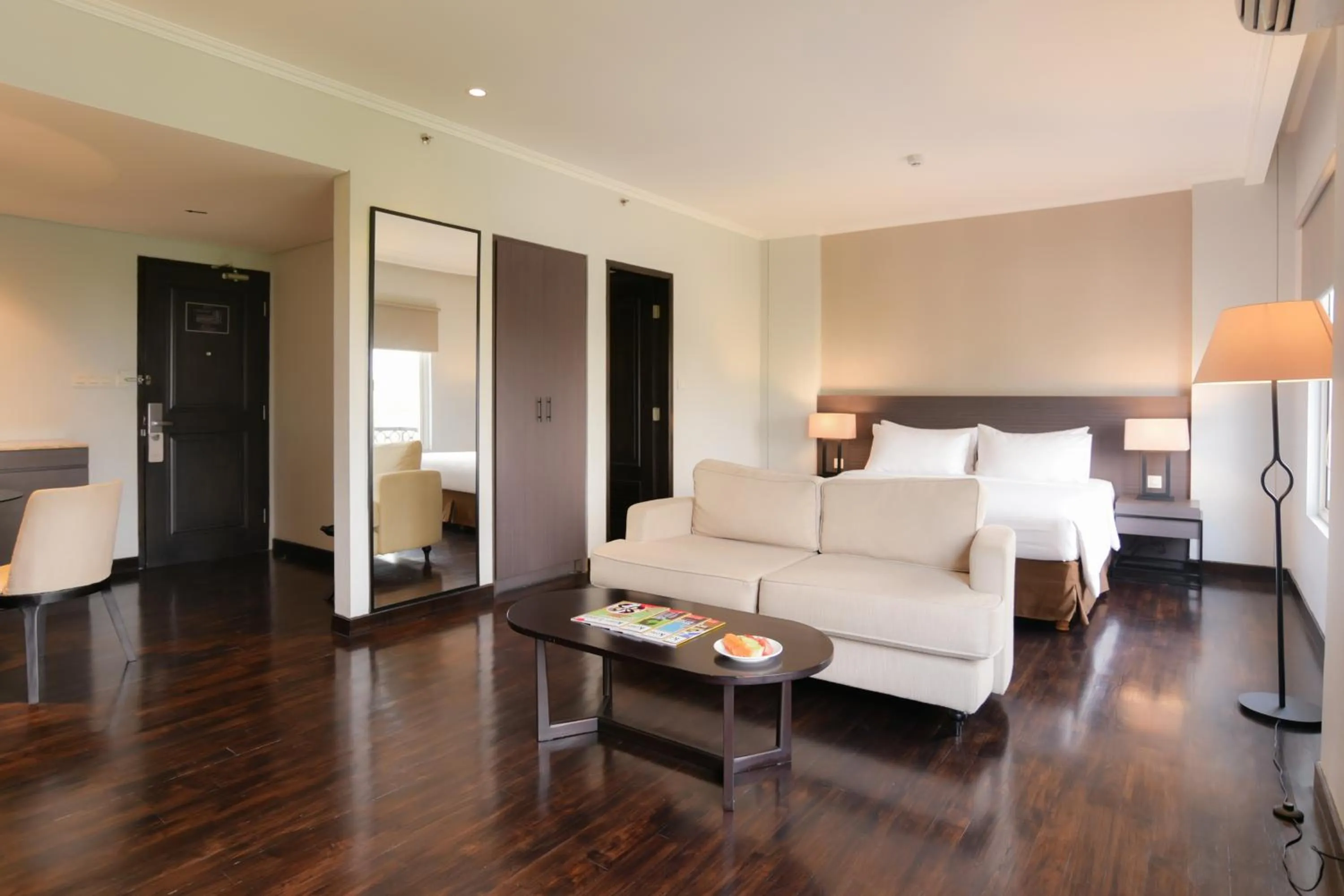 Executive Suite in Samala Hotel Jakarta Cengkareng