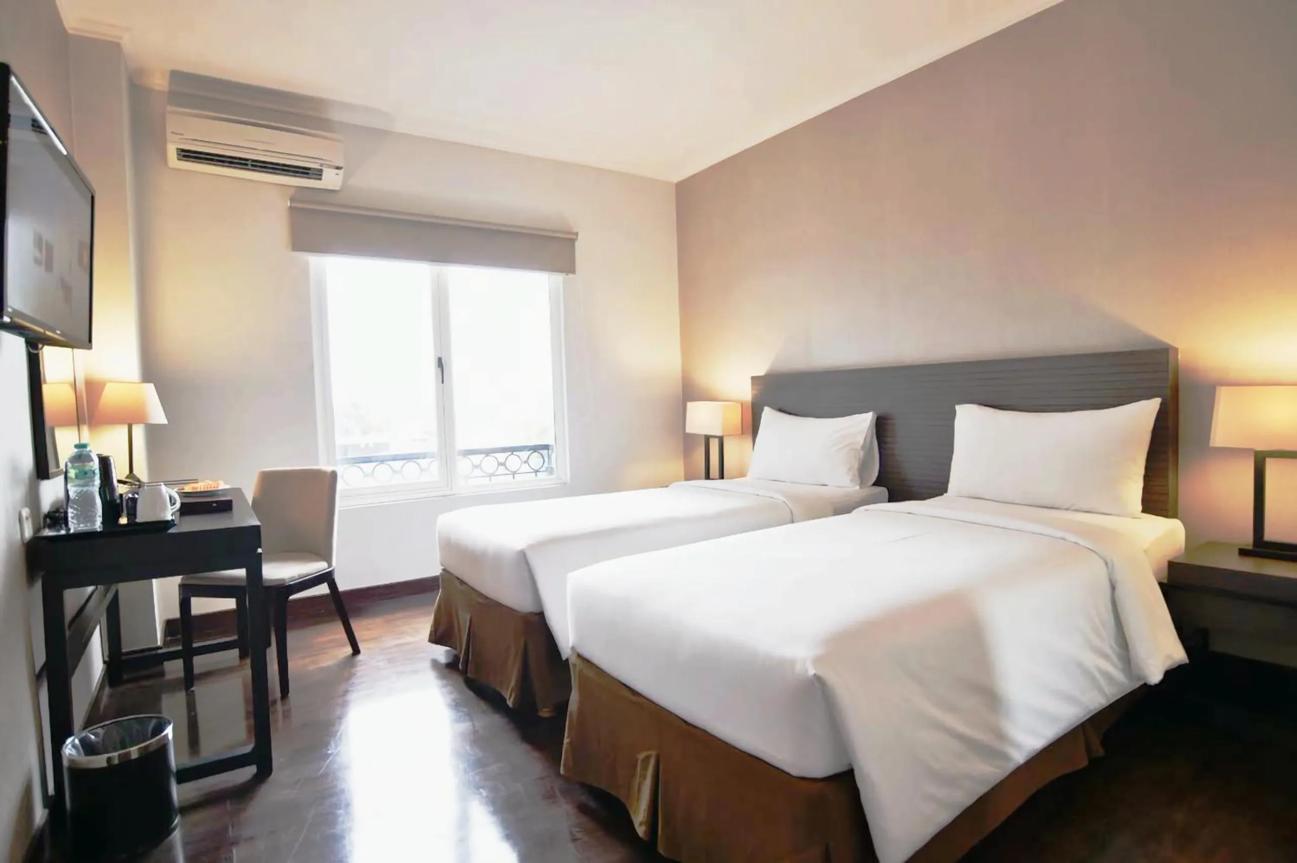 Deluxe Twin Room in Samala Hotel Jakarta Cengkareng