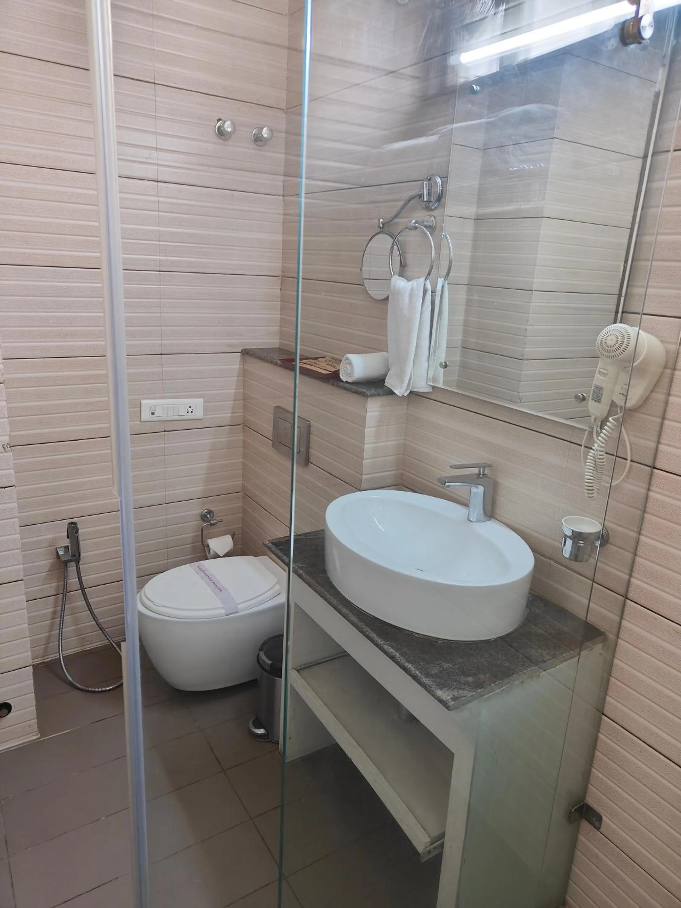 Deluxe Double or Twin Room in Pinnacle by Click Hotels, Lucknow