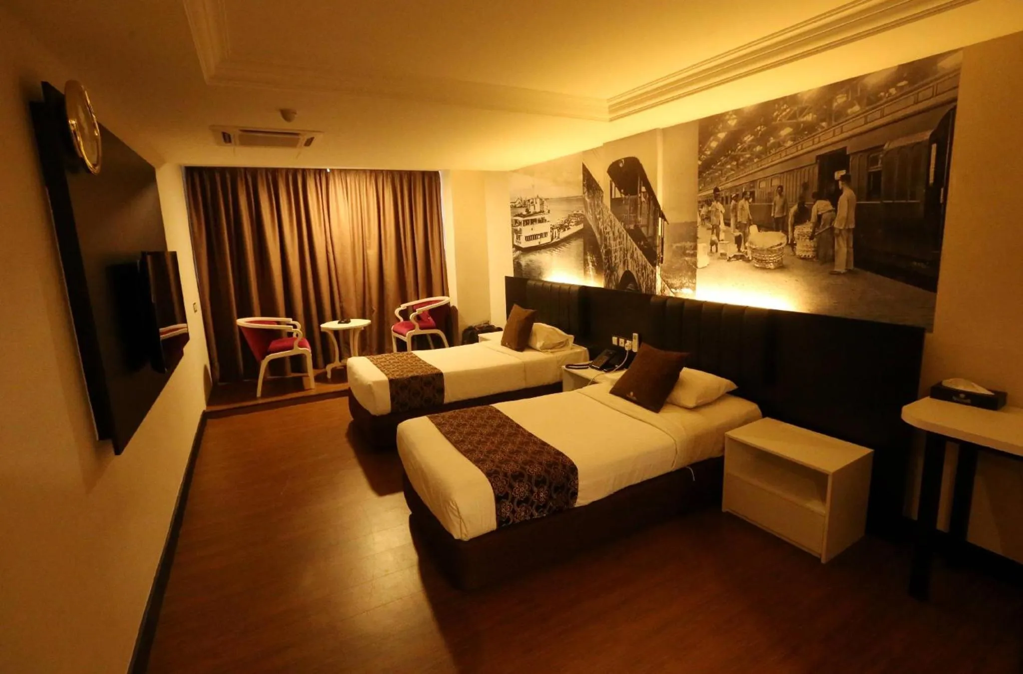 Deluxe Twin Room in Golden Nasmir Hotel