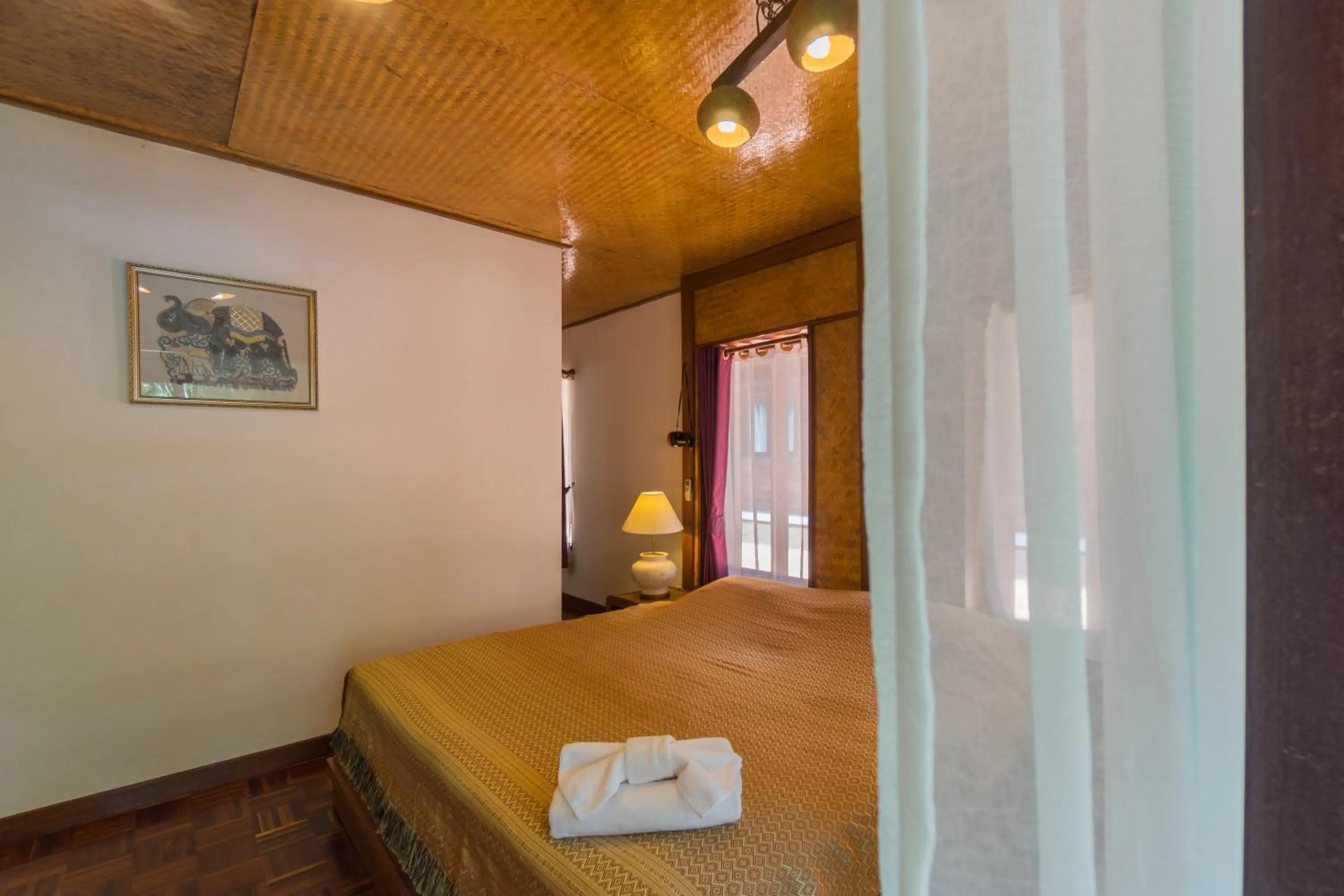 Coral Hotel Bangsaphan