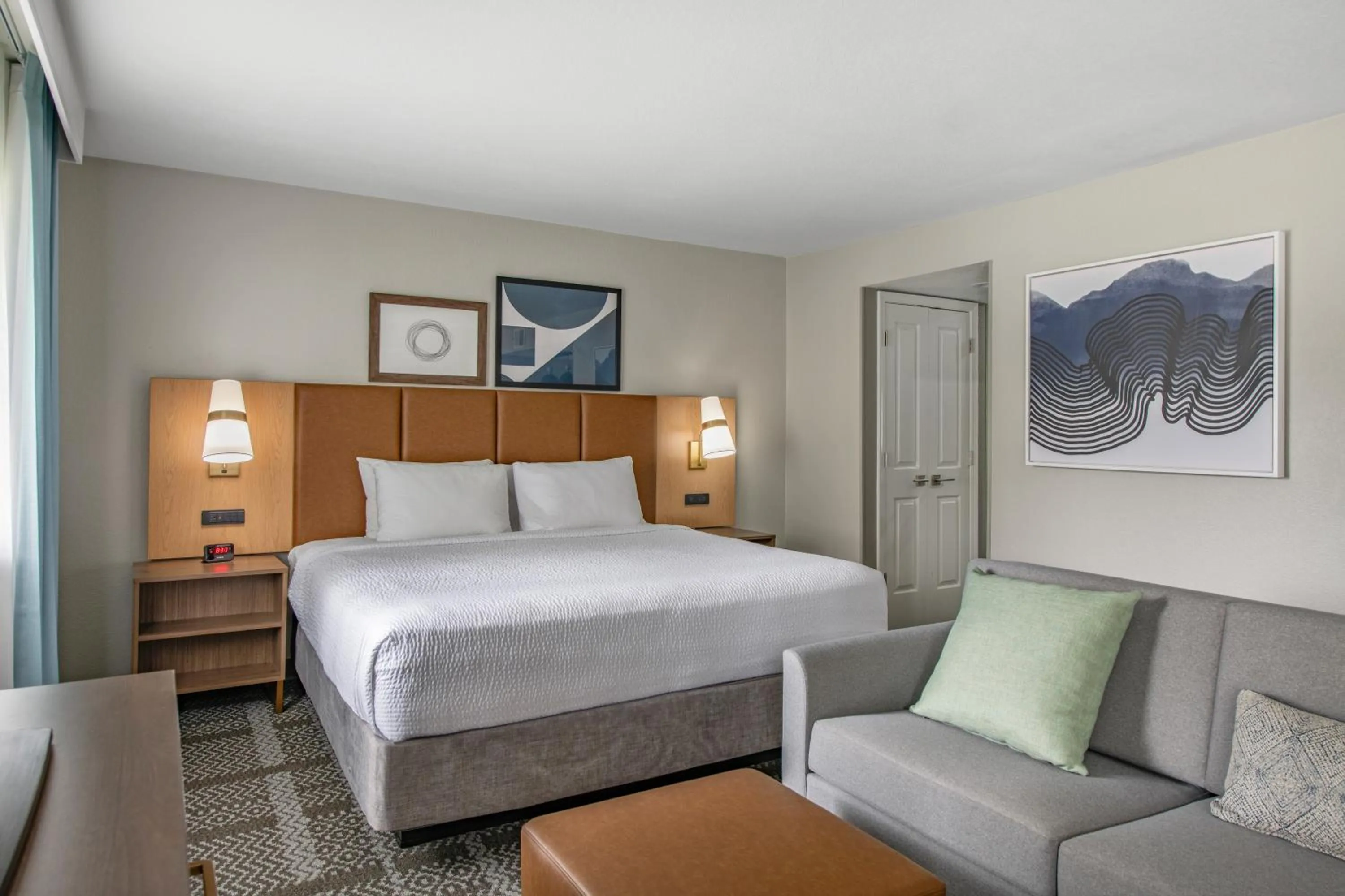 King Studio Suite with Bath Tub - Mobility Access in Staybridge Suites Oxnard - River Ridge by IHG