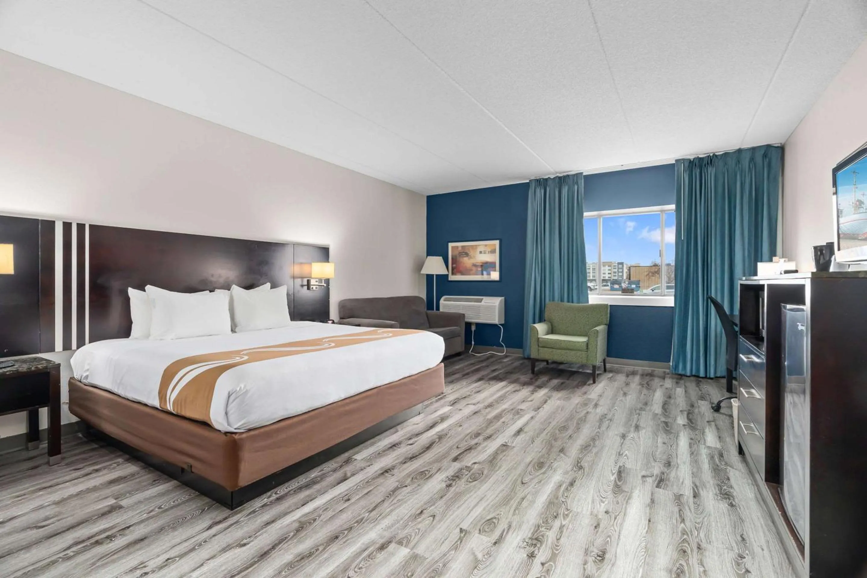 King Room in Quality Inn & Suites Mall of America - MSP Airport