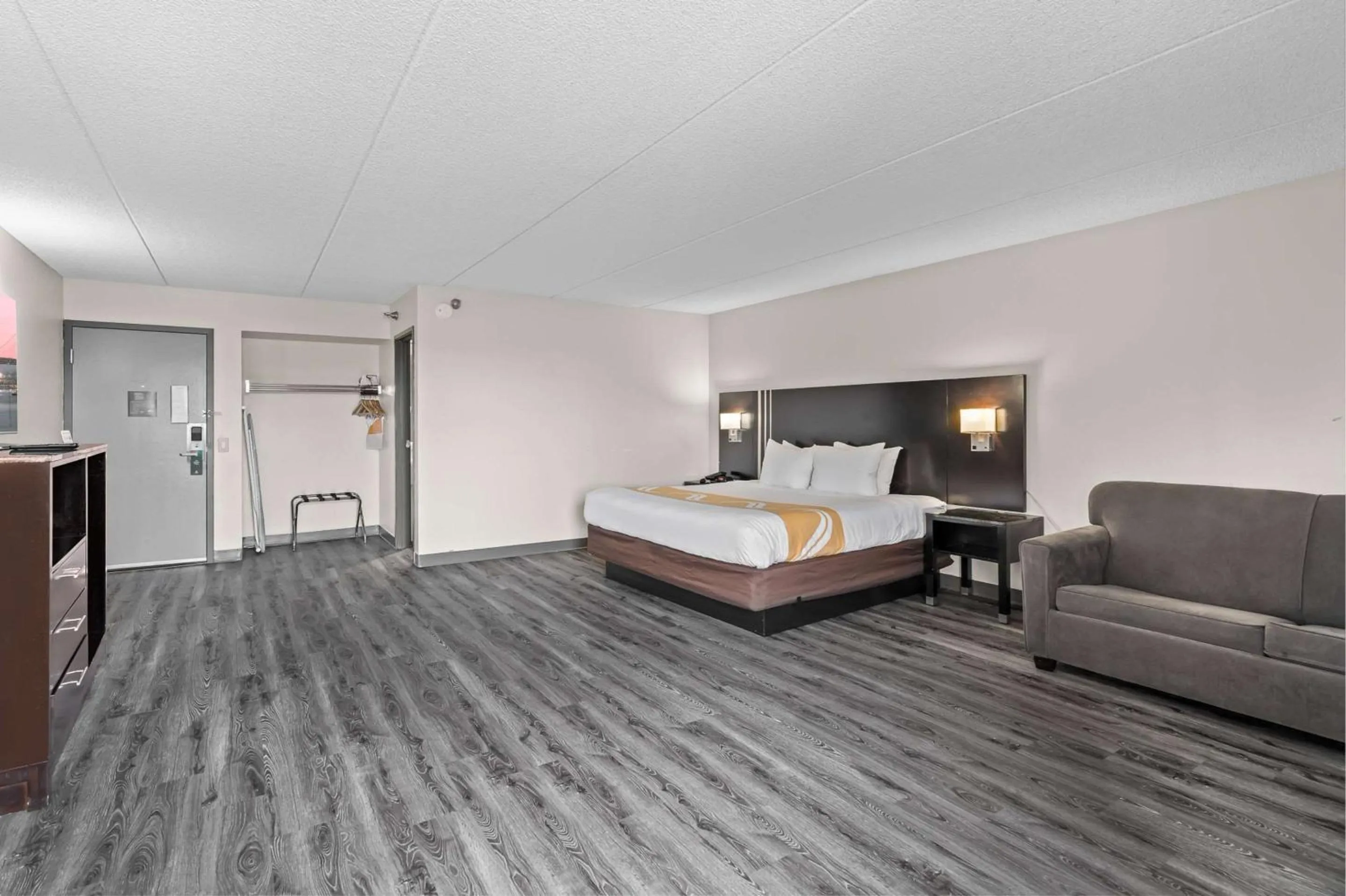 King Suite - Non-Smoking in Quality Inn & Suites Mall of America - MSP Airport