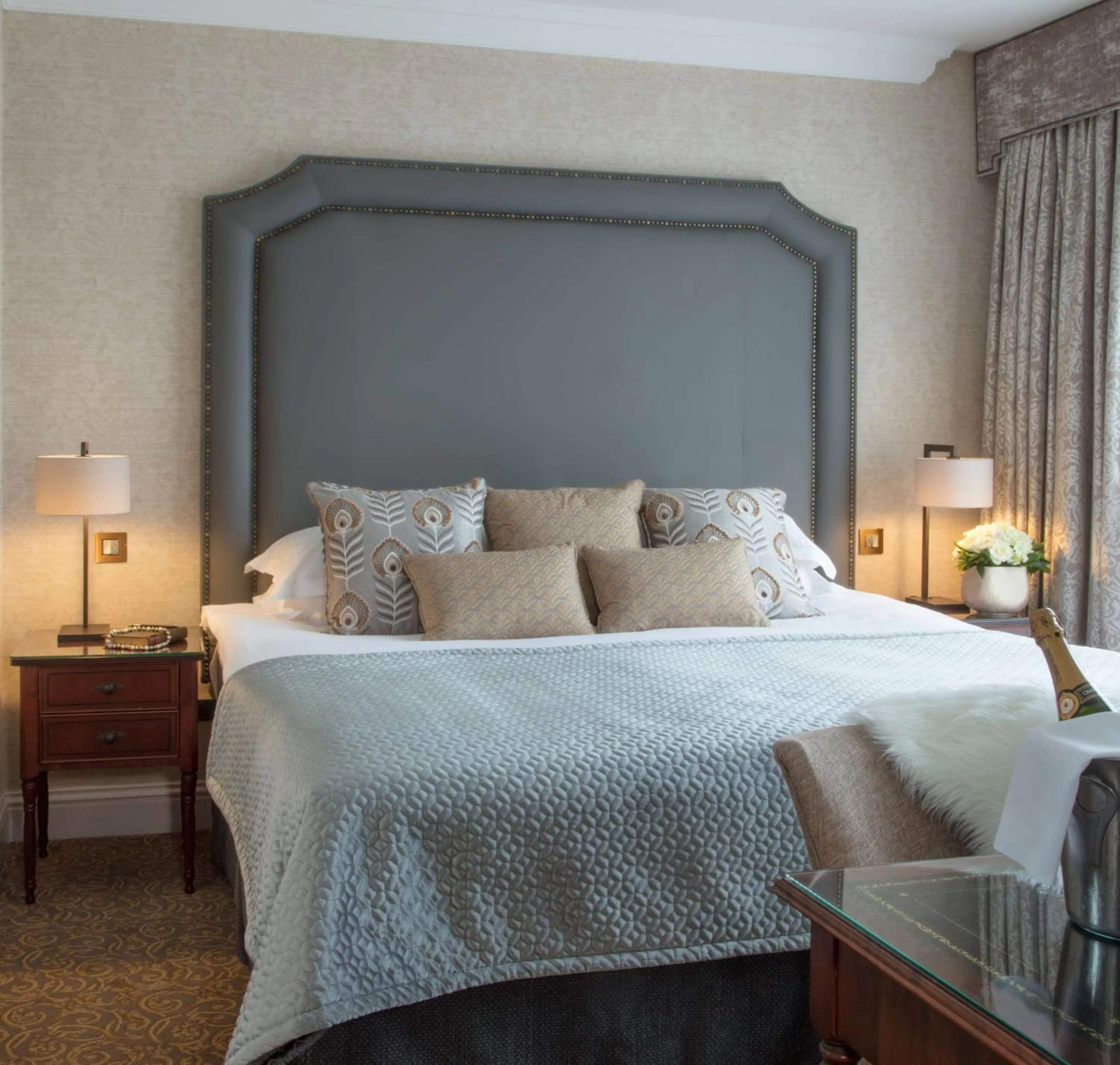 Suite in Radisson Blu St. Helen's Hotel