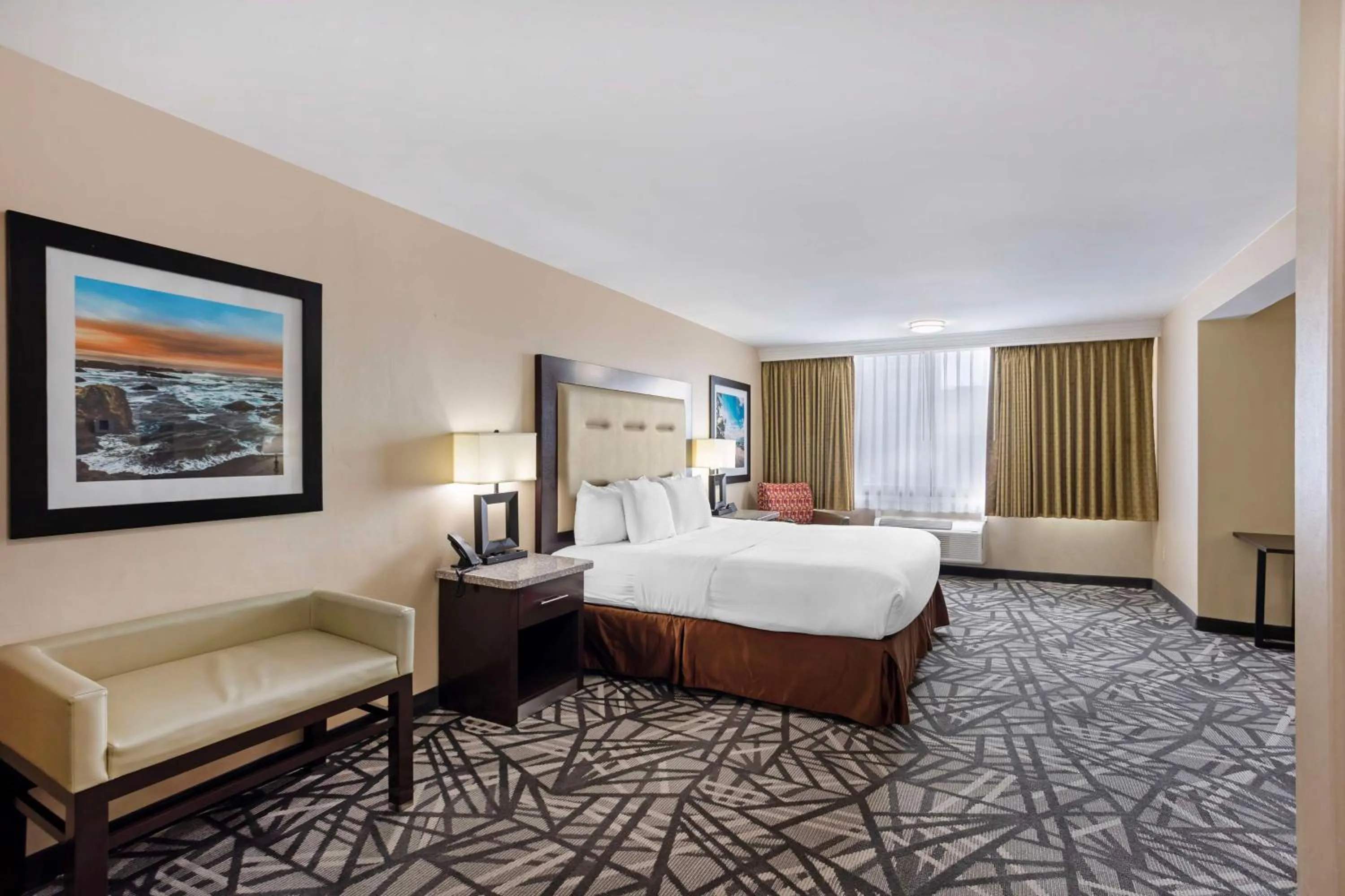 King Suite with Spa Bath - Non-Smoking in Best Western Atlantic City Beach Block