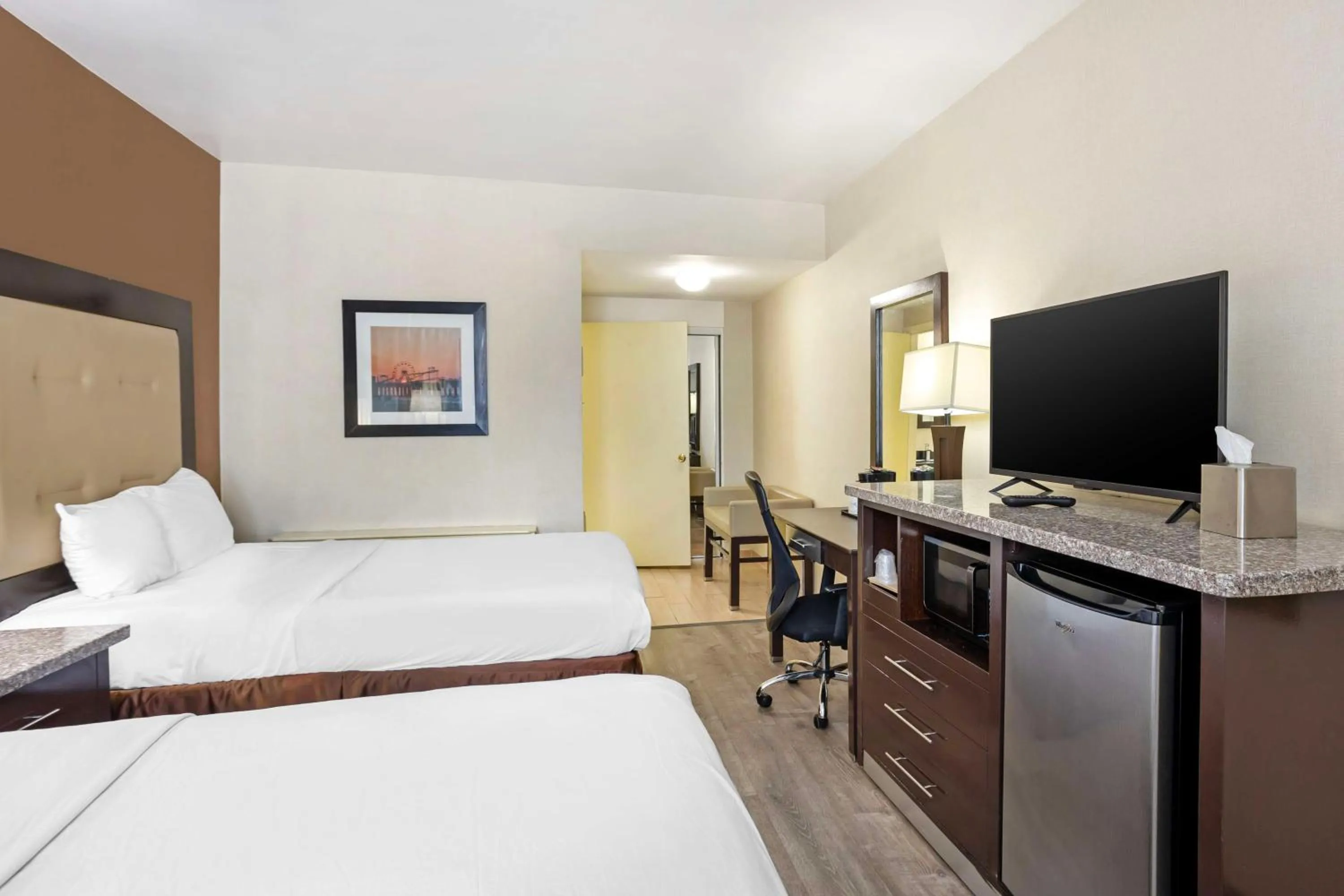 Double Room with Two Double Beds and Bath Tub - Mobility Access in Best Western Atlantic City Beach Block