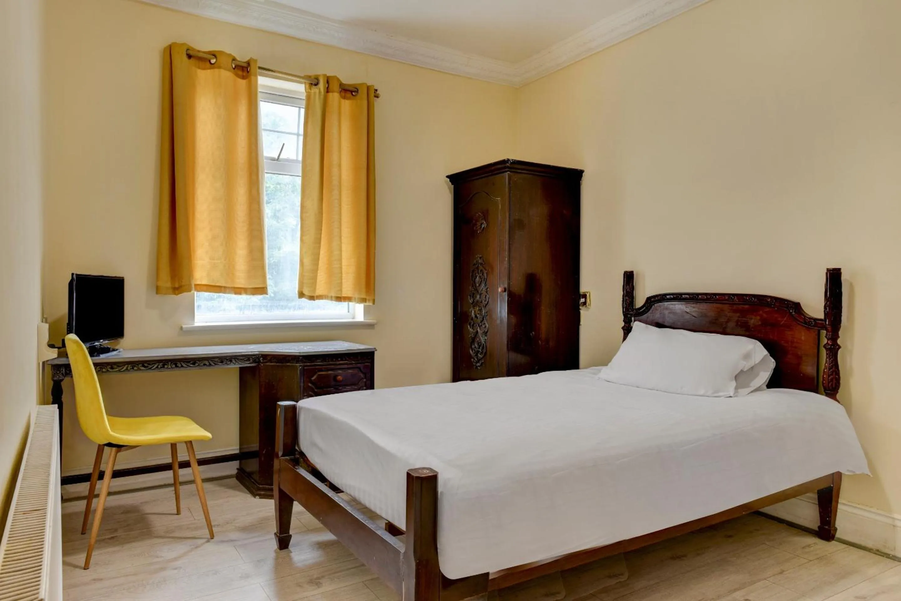 Standard Single Room in Empire Hotel