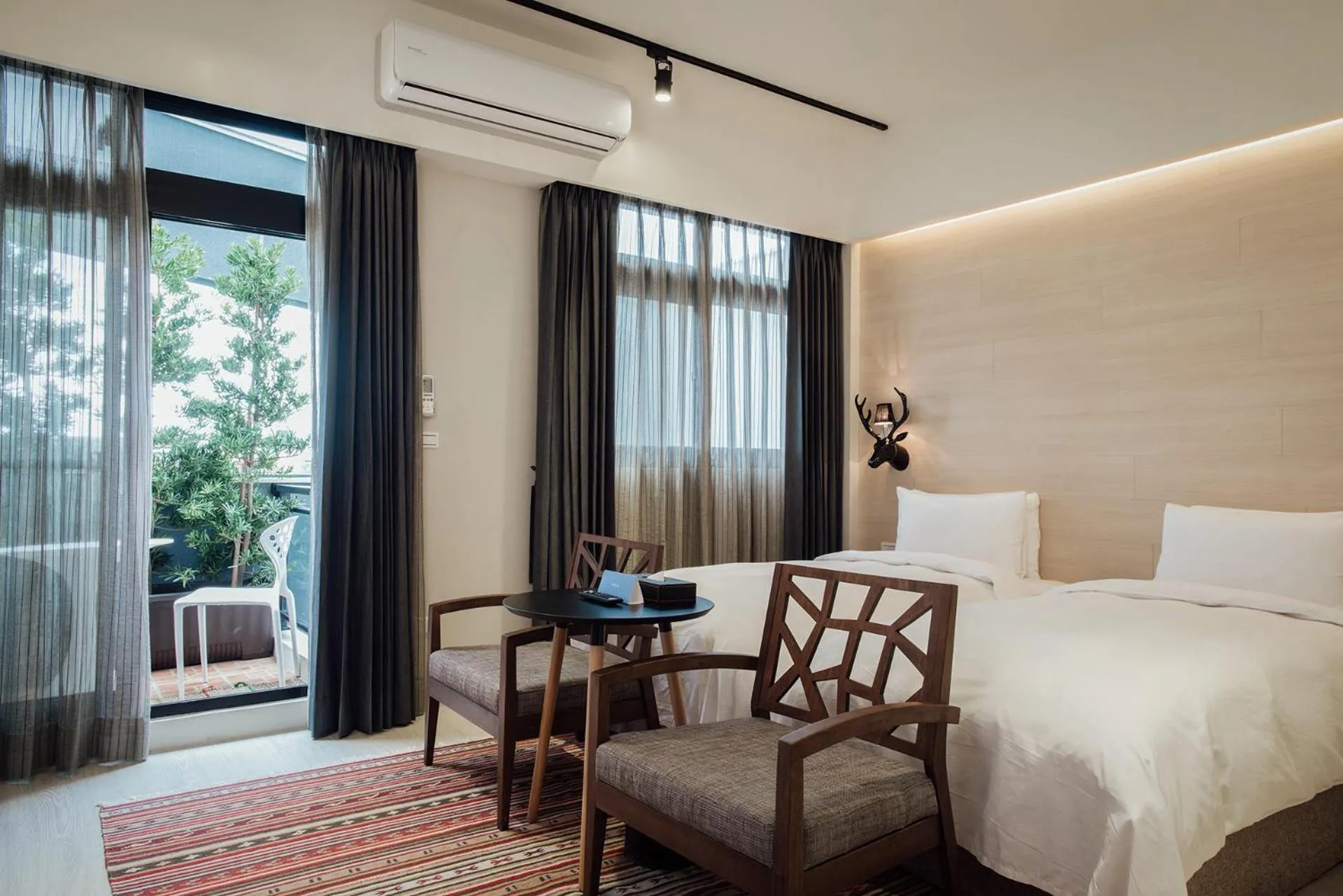 Twin Room with Mountain View in Onsense Villa