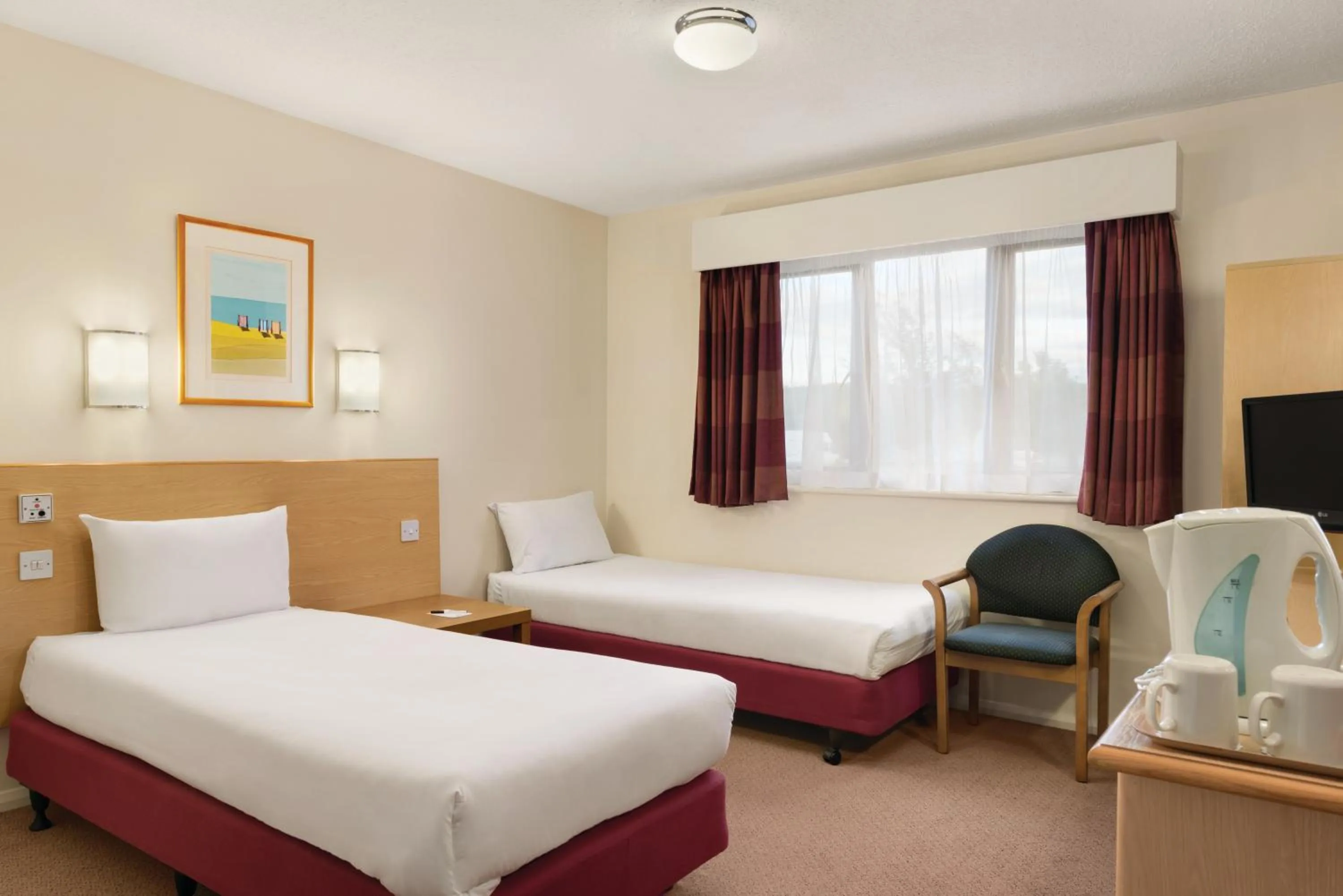 Twin Room - Disability Access in Days Inn Hotel Warwick South - Southbound M40