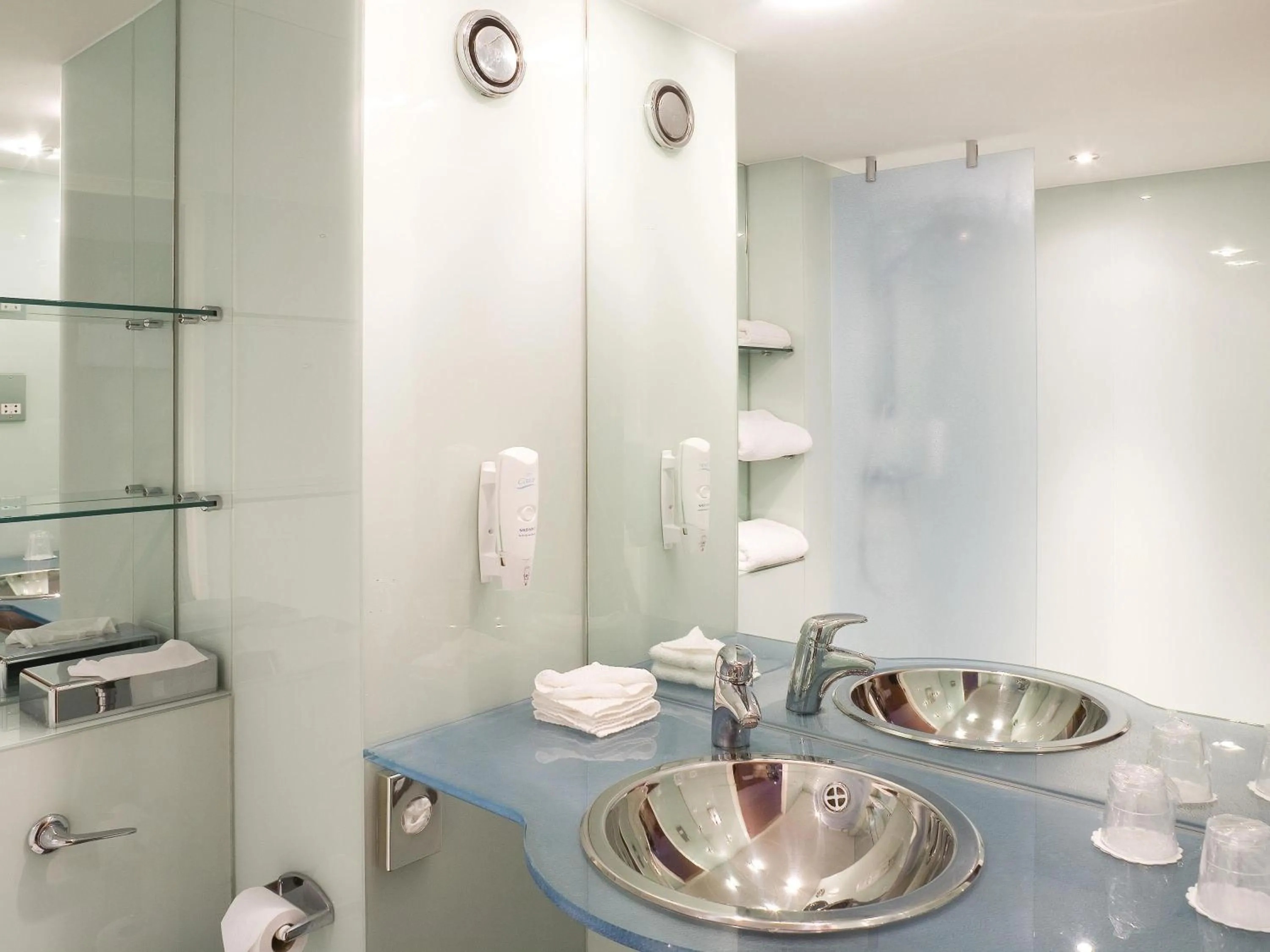 Double Room in ibis Swansea