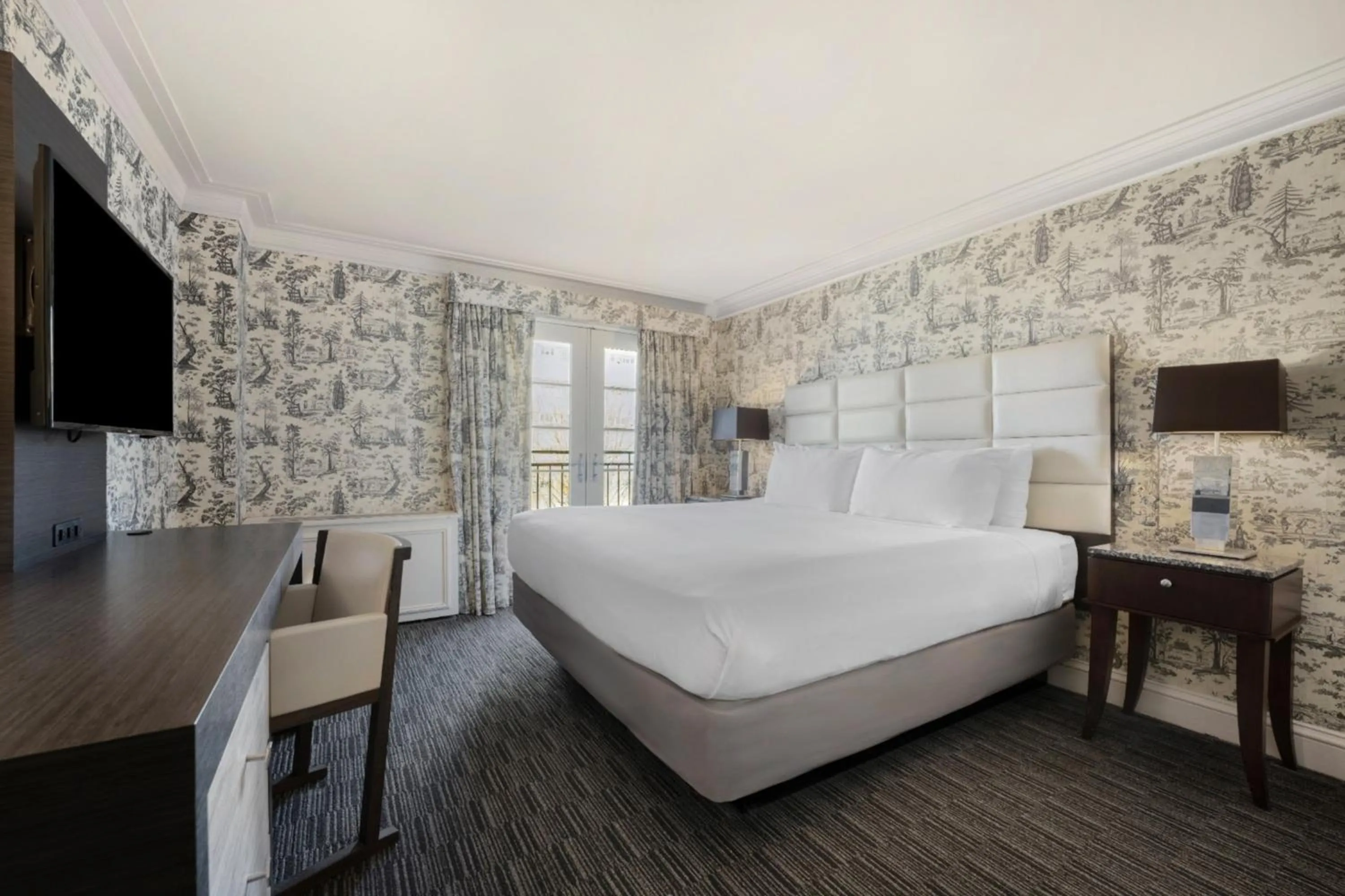 Deluxe King Room Accessible in The Normandy Hotel