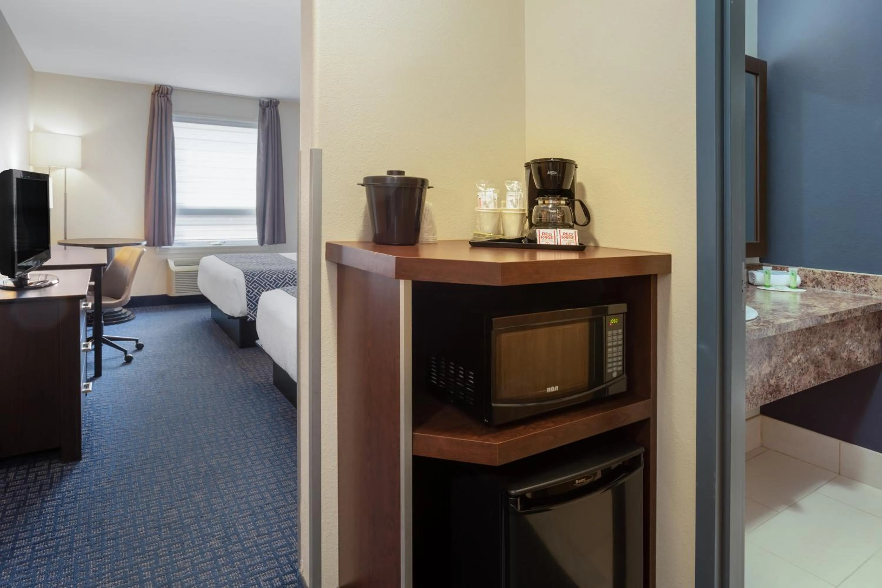 Two Queen Beds - Non-Smoking in Super 8 by Wyndham Lachenaie/Terrebonne